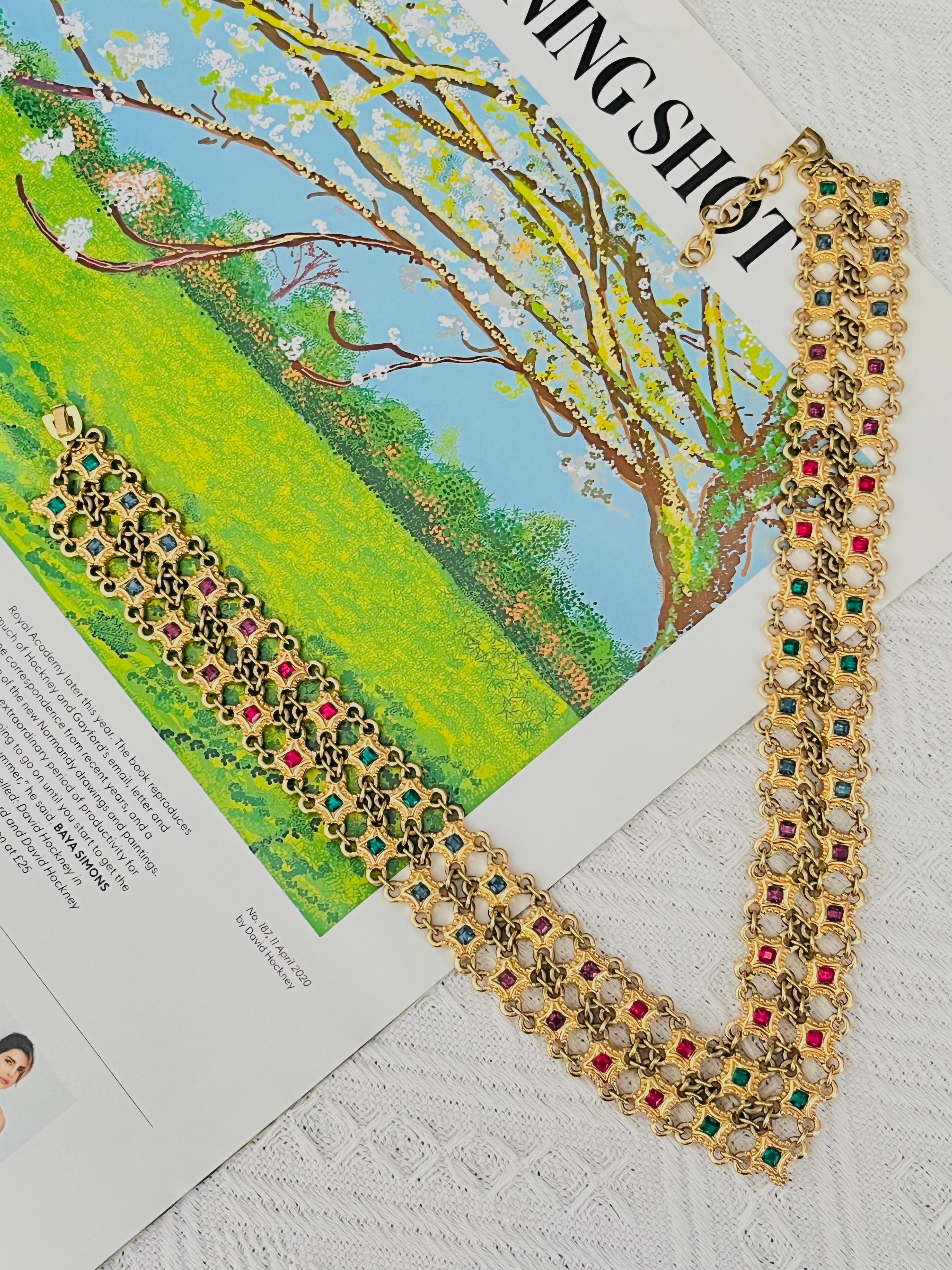 Christian Dior 1970 - Collana quadrata a rete traforata con stelle di smeraldo e rubino In condizioni buone in vendita a Wokingham, England