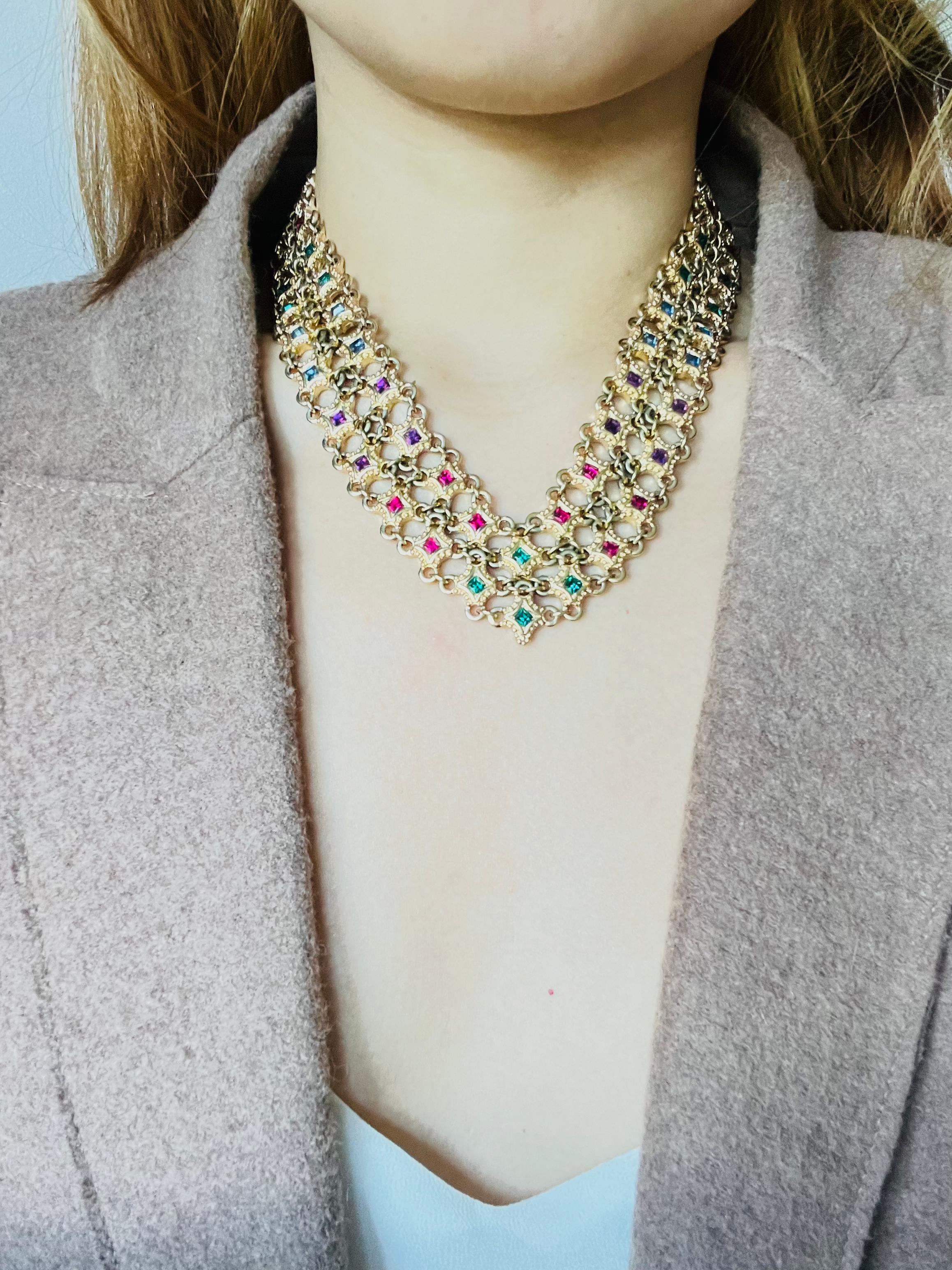Christian Dior 1970 - Collana quadrata a rete traforata con stelle di smeraldo e rubino in vendita 3