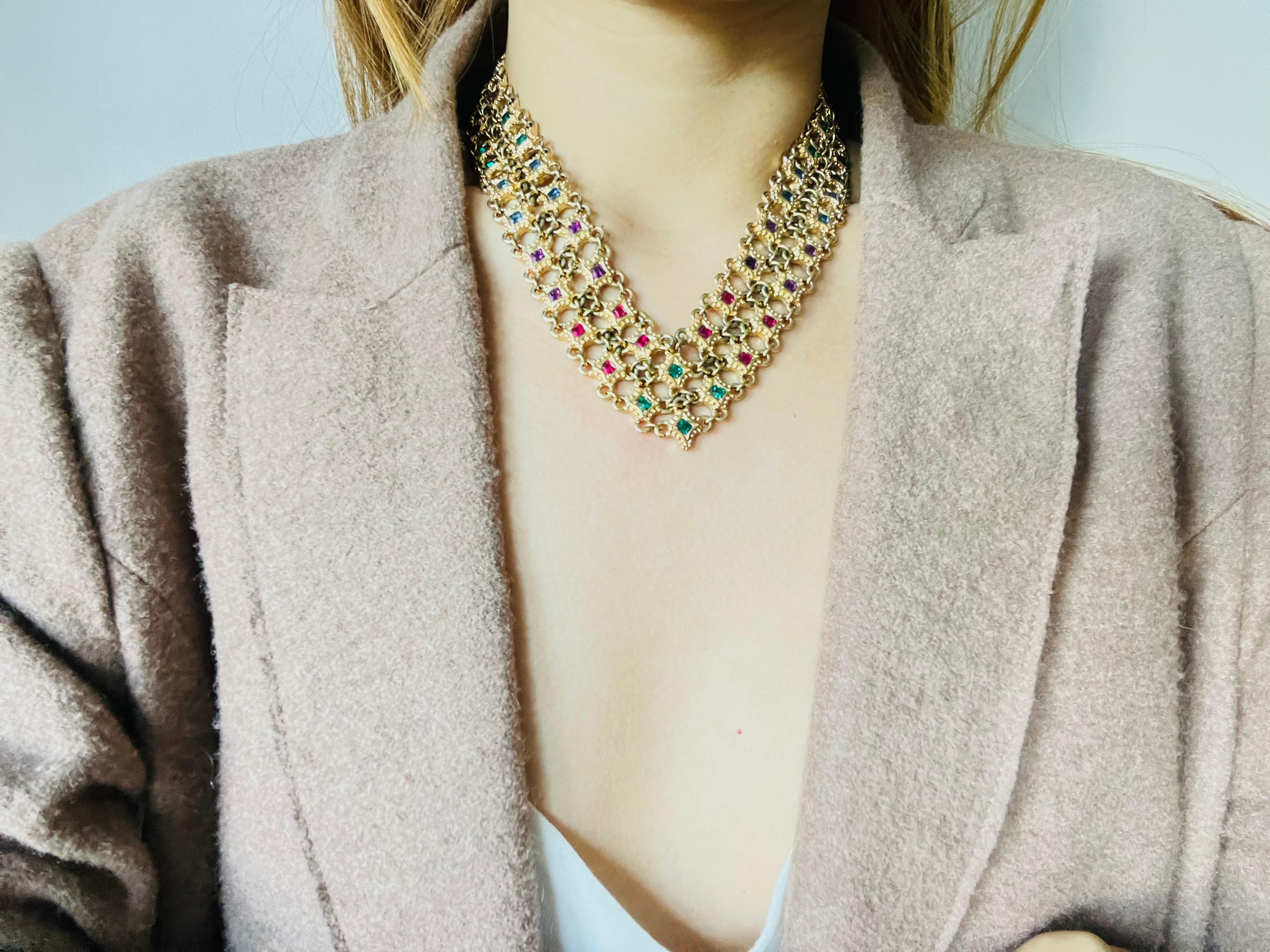 Christian Dior 1970 - Collana quadrata a rete traforata con stelle di smeraldo e rubino in vendita 4