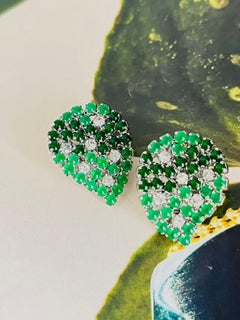 Boucles d'oreilles ajourées Christian Dior 1970 Vintage Feuille d'Emeraude Cristaux Clair Foncé