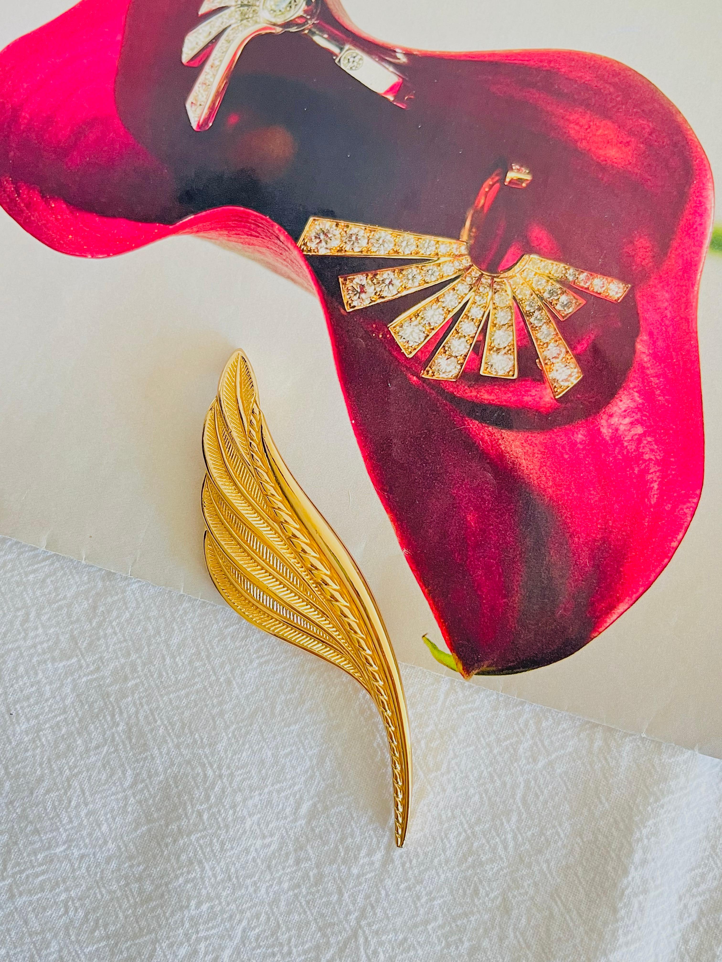 Art Deco Christian Dior 1970s Vintage Huge Openwork Large Long Feather Leaf Gold Brooch  For Sale