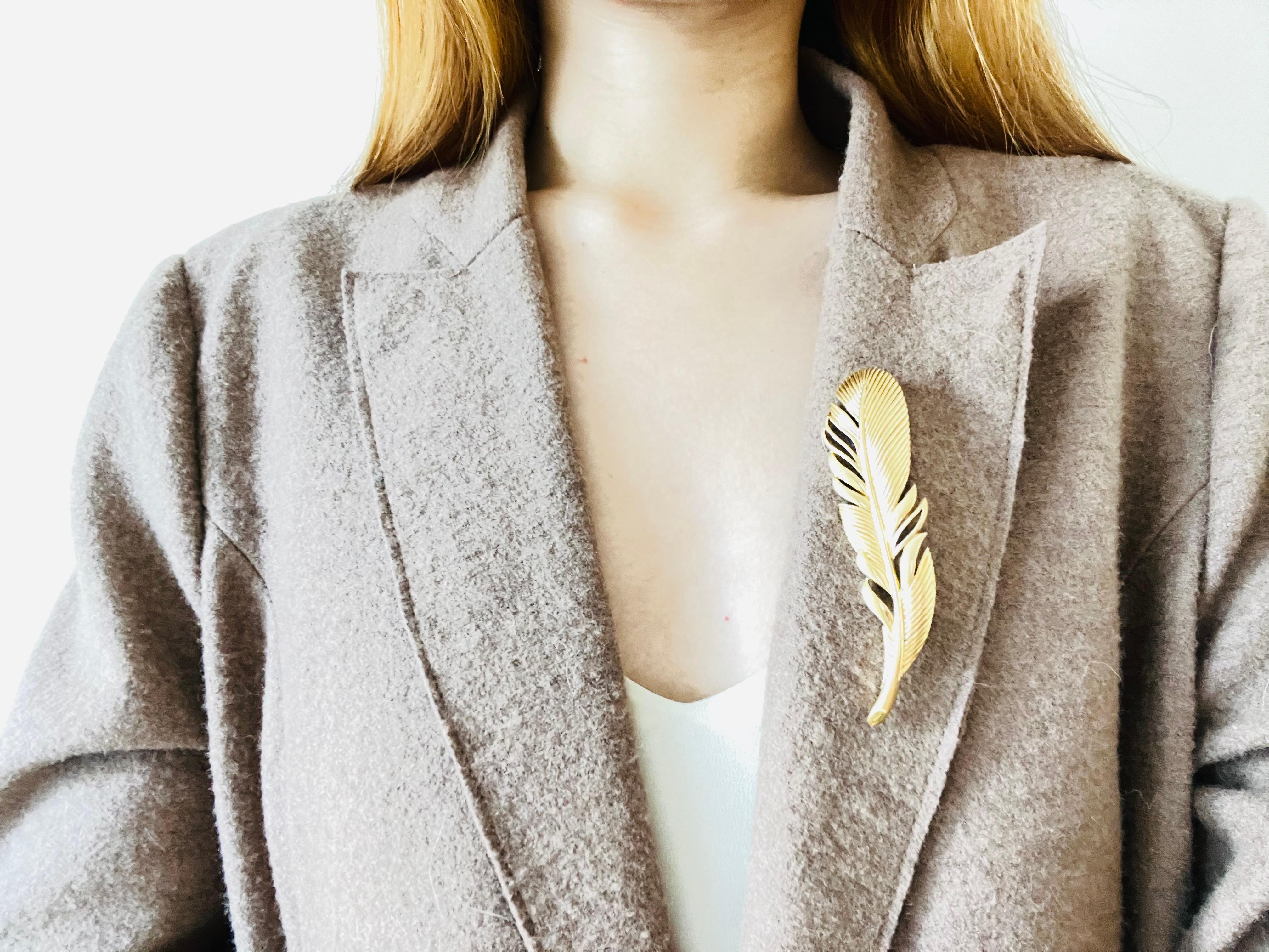 Women's or Men's Christian Dior 1970s Vintage Huge Openwork Large Long Feather Leaf Gold Brooch
