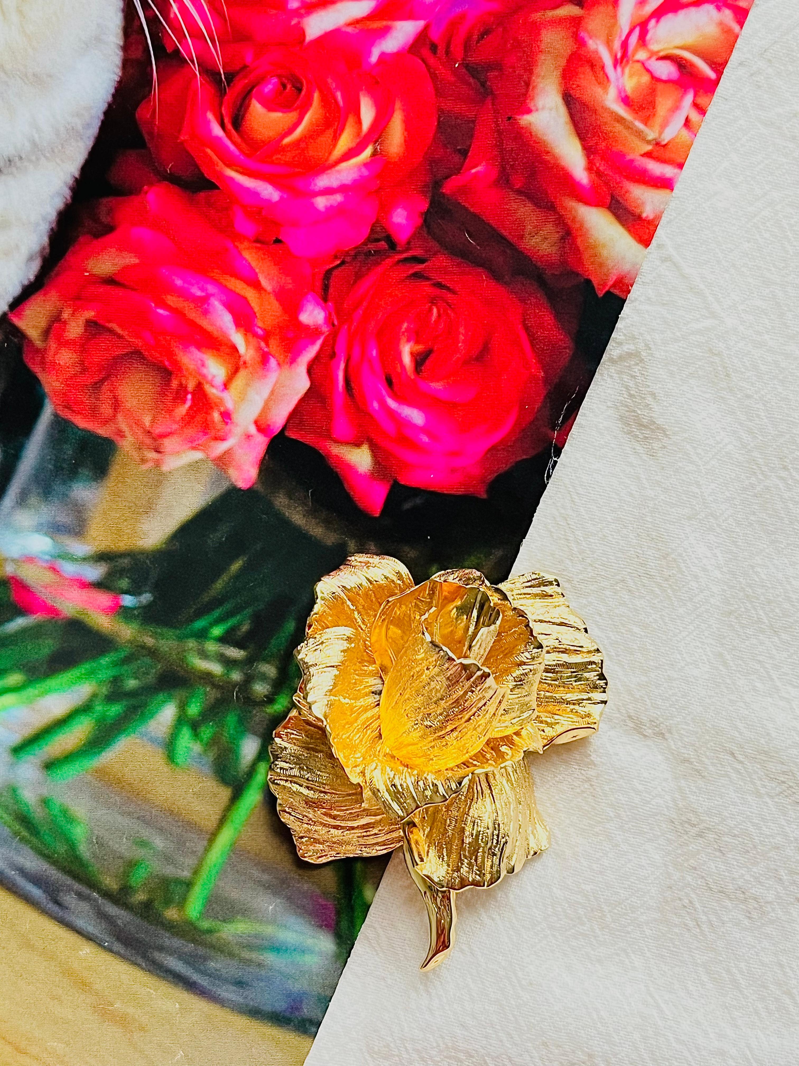Christian Dior 1970s Vintage Large 3D Textured Vivid Floral Rose Blossom Brooch In Good Condition For Sale In Wokingham, England