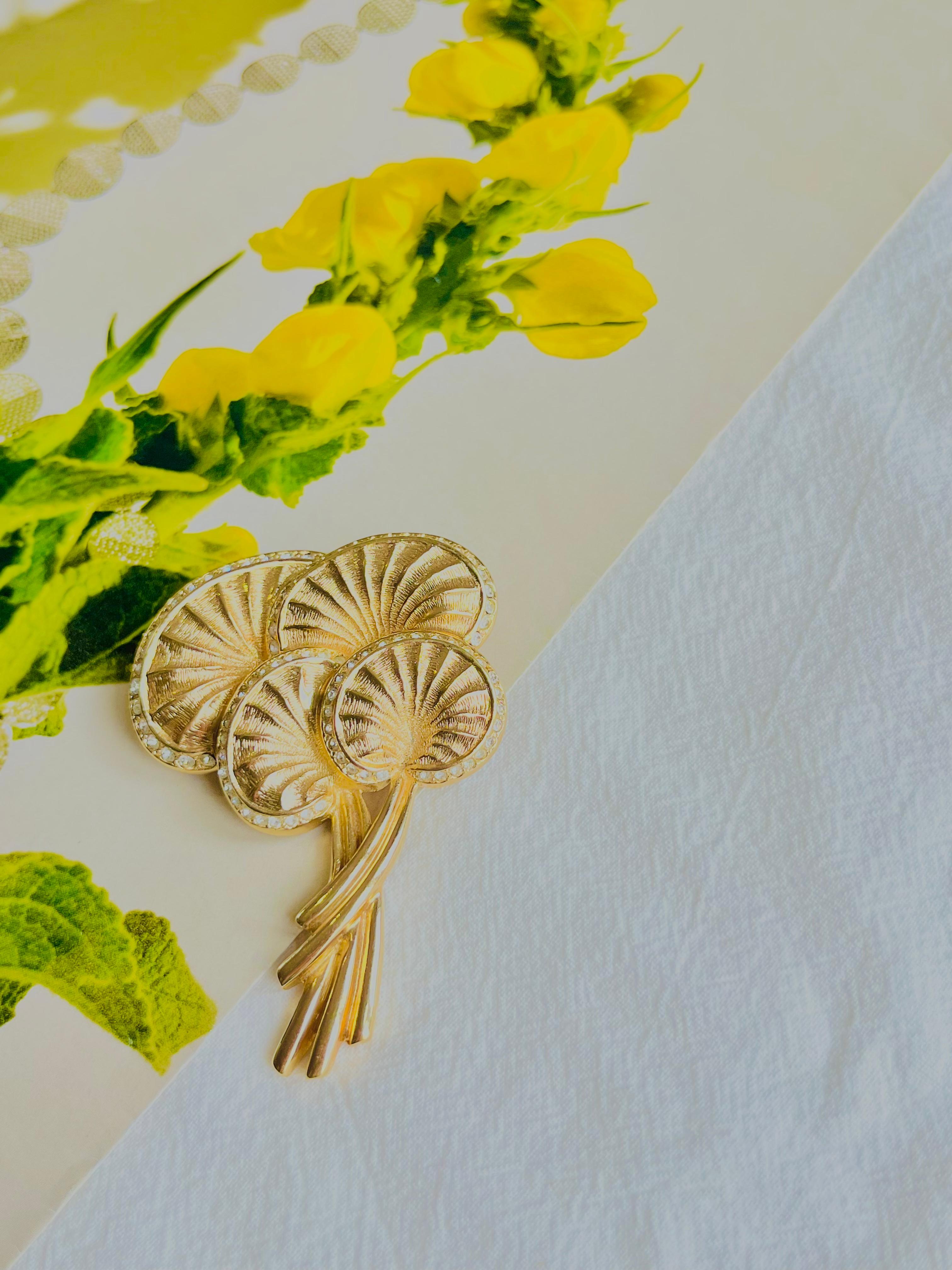 Christian Dior 1970s Vintage Large Mushroom Palm Leaf Crystals Exquisite Brooch In Excellent Condition In Wokingham, England