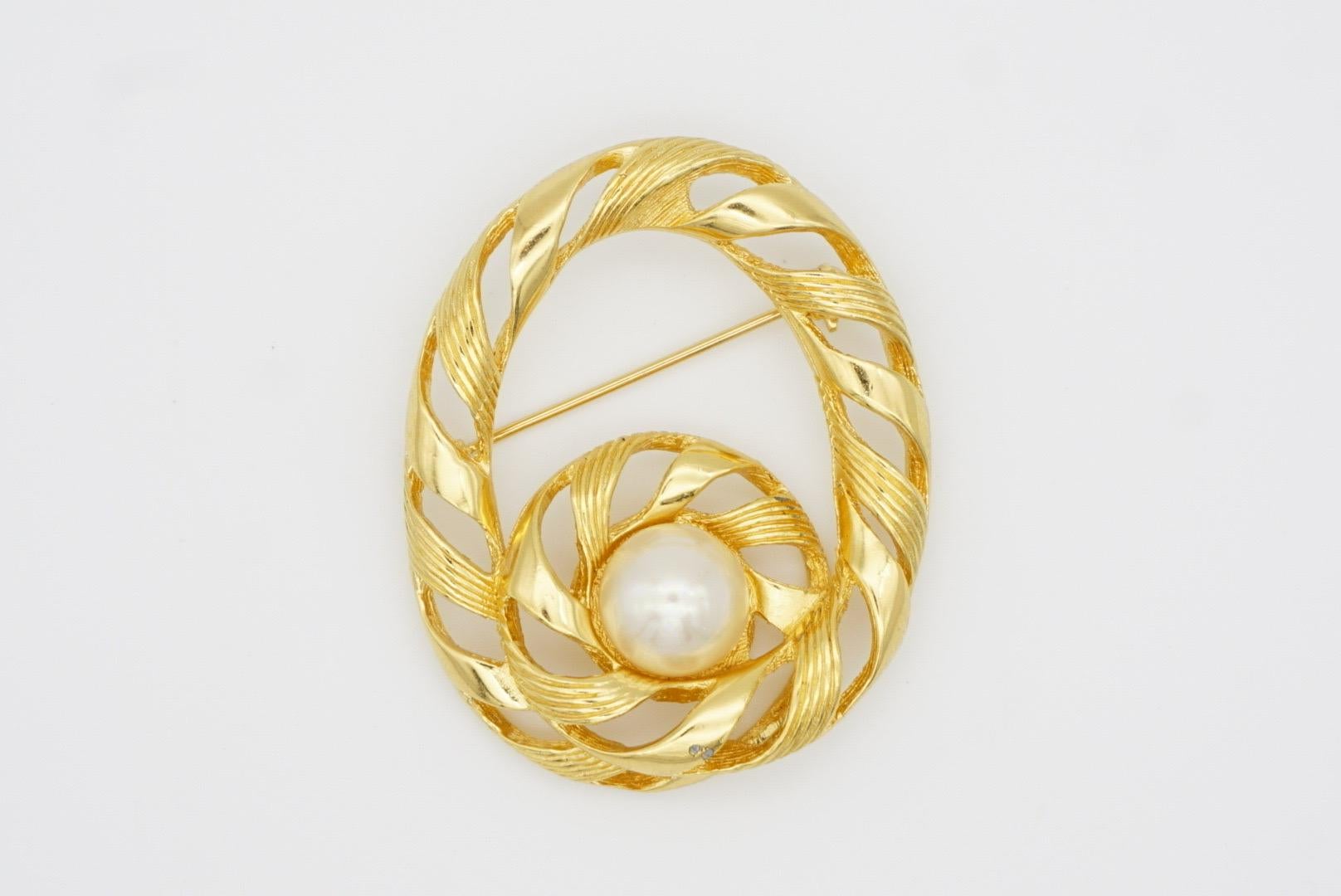 Christian Dior 1970s Vintage Large Openwork Round Swirl Knot White Pearl Brooch For Sale 7