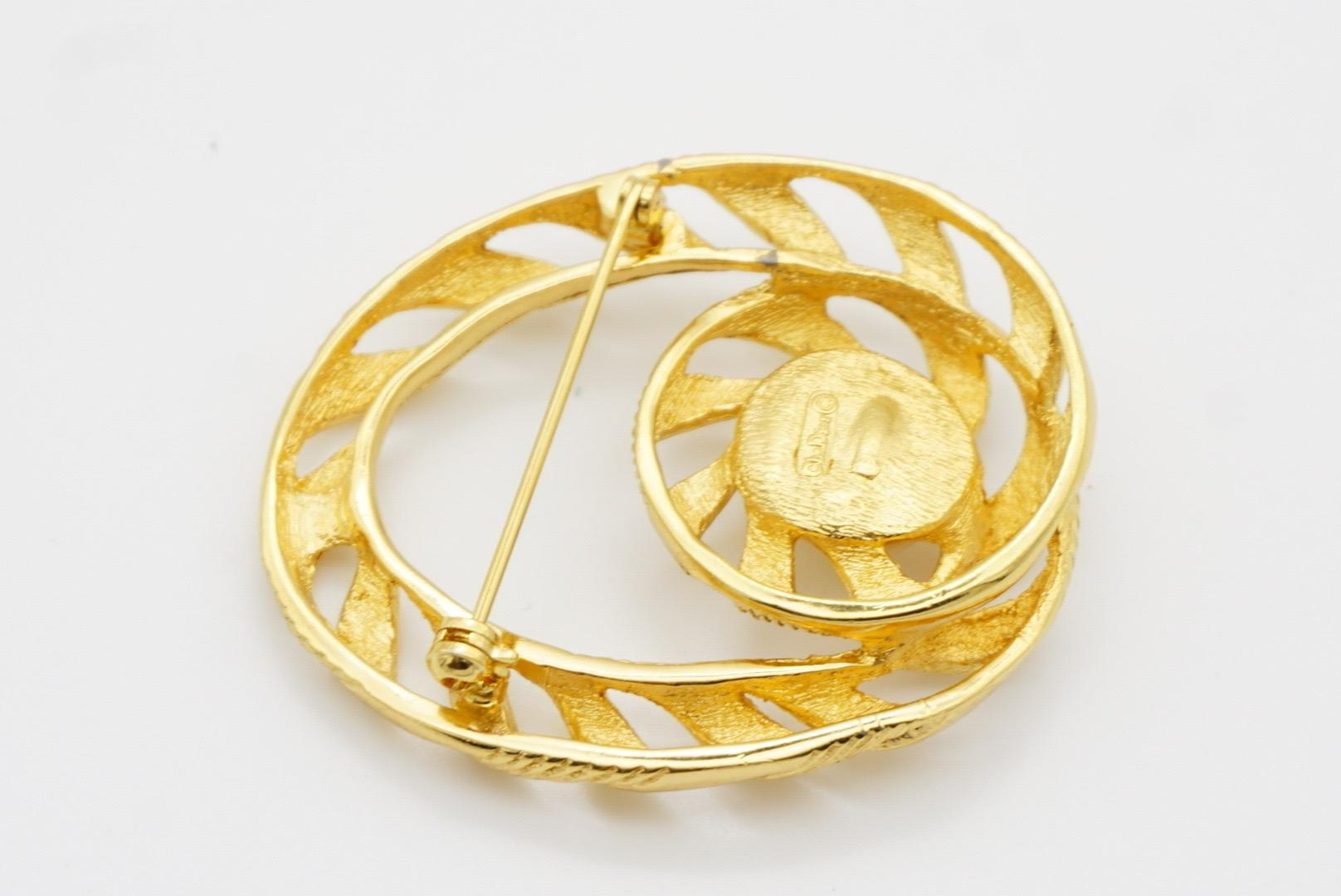 Christian Dior 1970 Vintage Grande spilla rotonda traforata con nodo a spirale di perle bianche 12