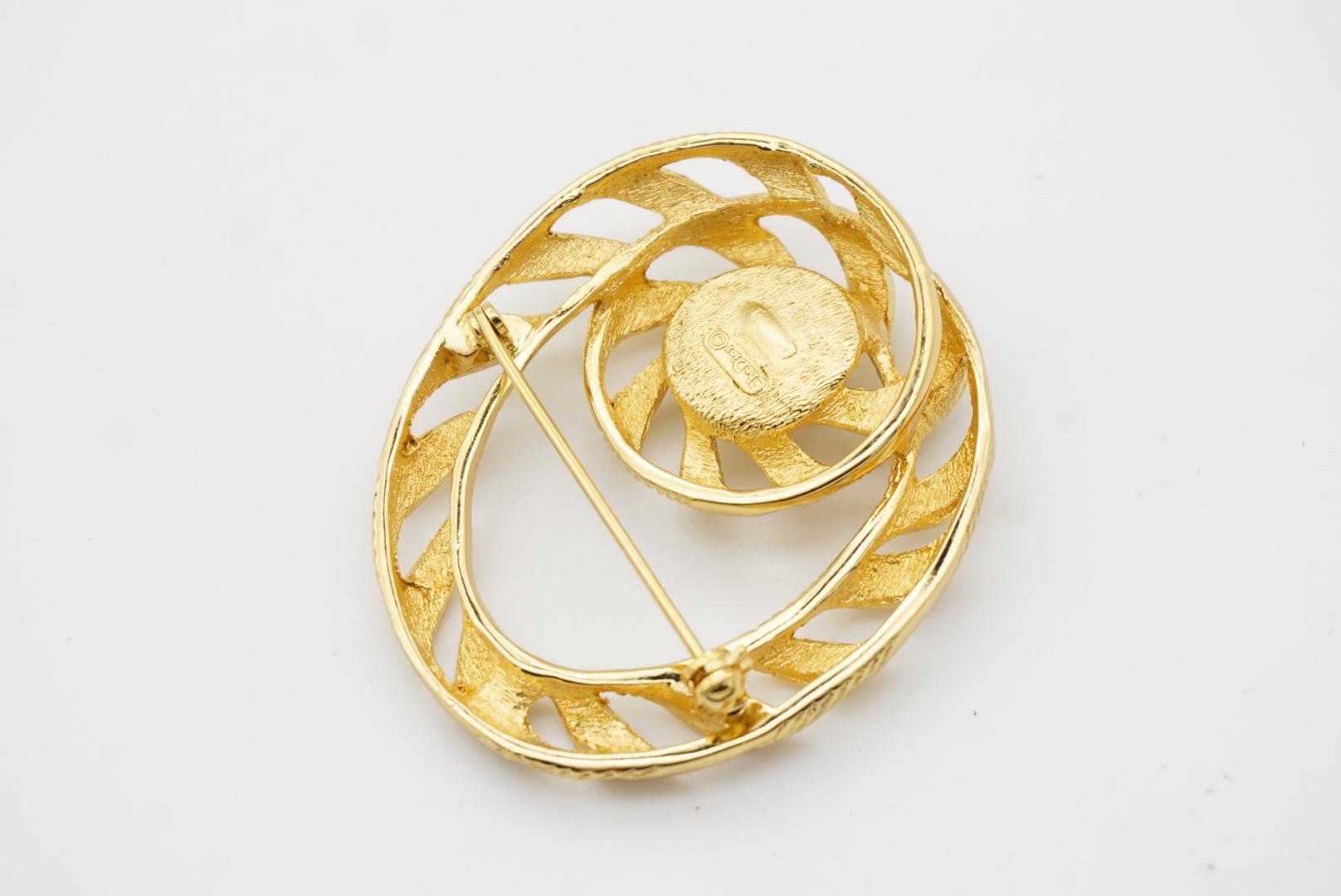 Christian Dior 1970s Vintage Large Oval Swirl Openwork Round Pearl Gold Brooch For Sale 5