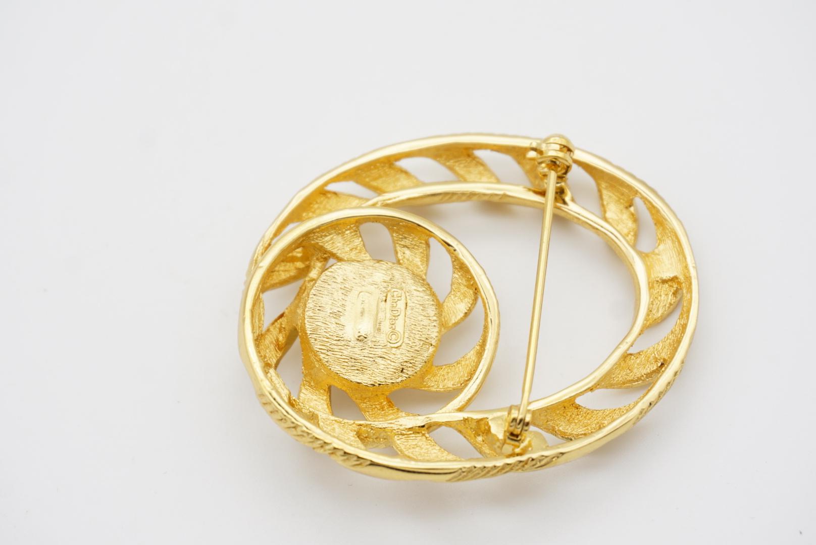 Christian Dior 1970s Vintage Large Oval Swirl Openwork Round Pearl Gold Brooch For Sale 8
