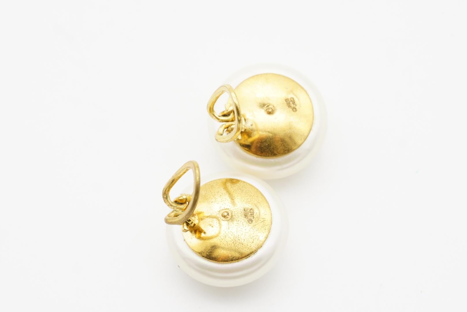 Christian Dior 1970er Jahre Vintage Große runde Kreis-Ohrclips aus Weißperlen in Gold im Angebot 8