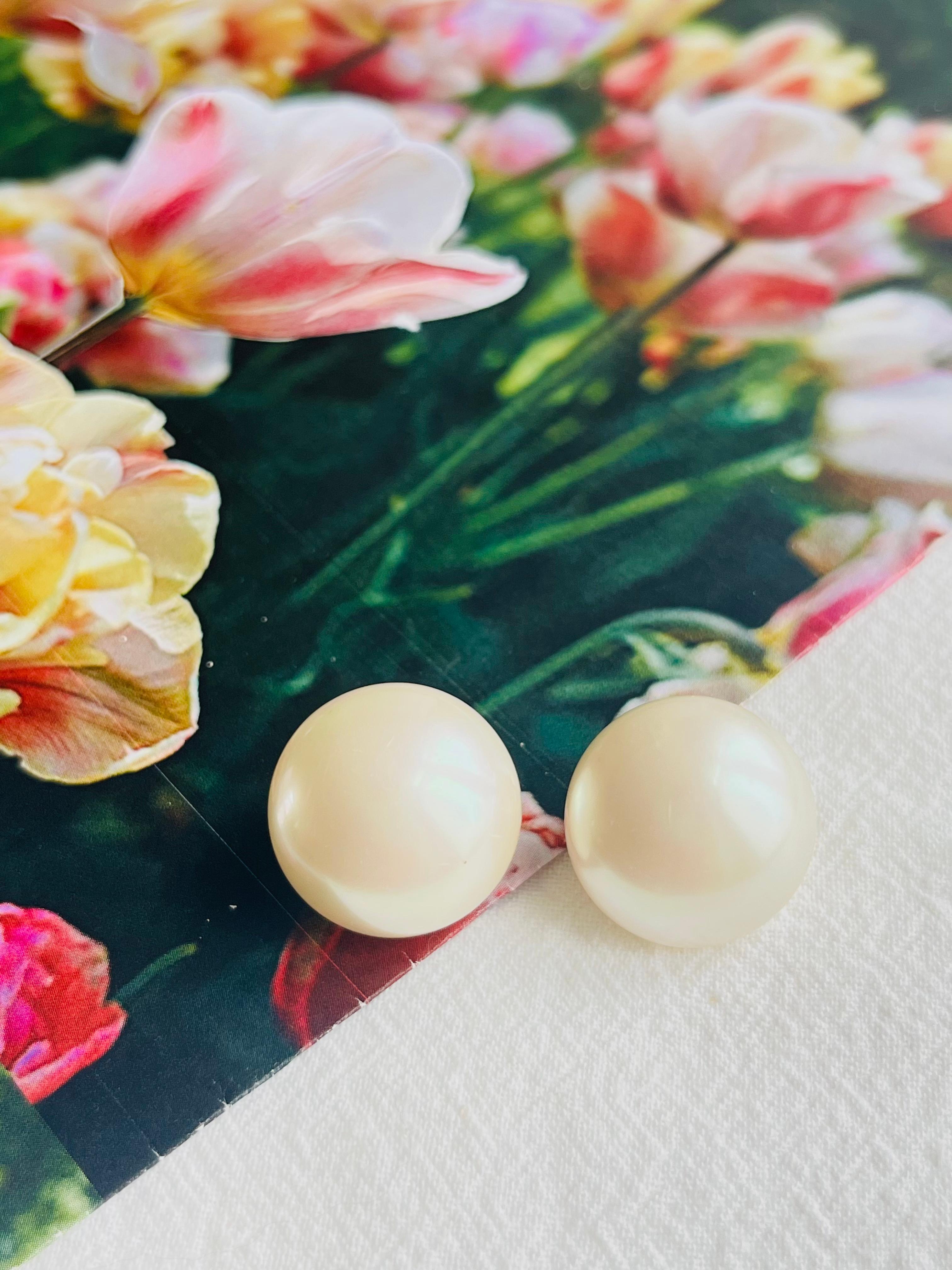 Christian Dior 1970s Vintage Large Round Circle White Pearl Gold Clip Earrings In Excellent Condition For Sale In Wokingham, England