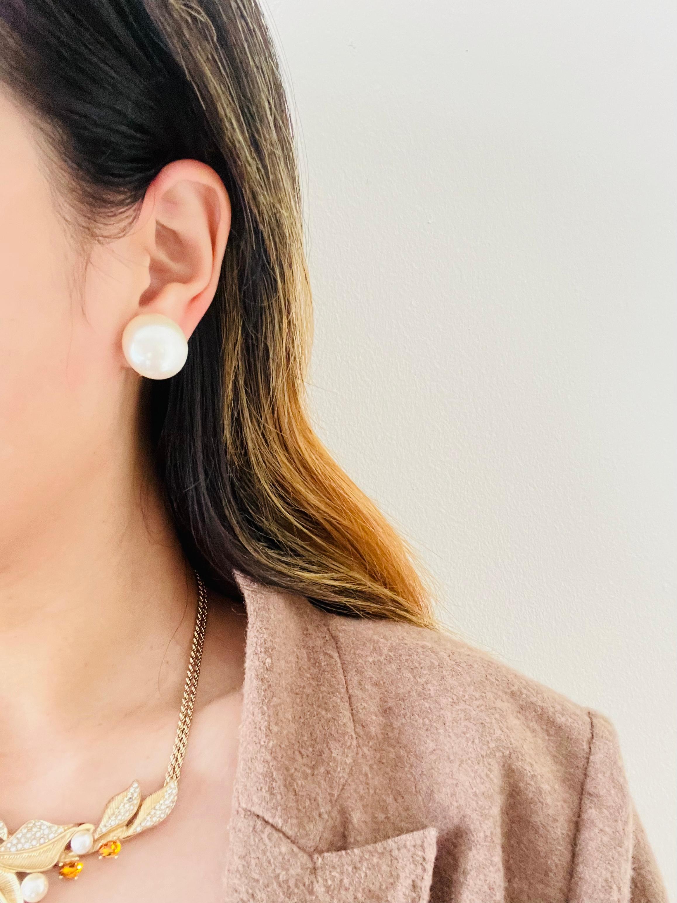 Christian Dior 1970s Vintage Large Round Circle White Pearl Gold Clip Earrings For Sale 2