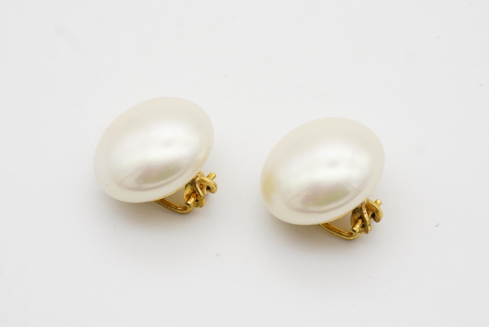 Christian Dior 1970s Vintage Large Round Circle White Pearl Gold Clip Earrings For Sale 4