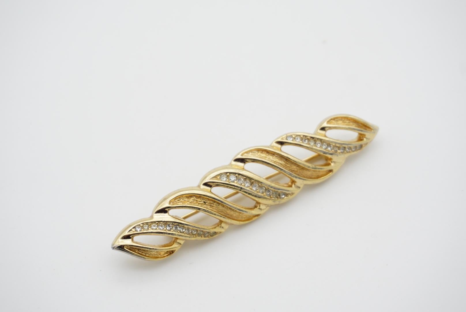 Christian Dior 1970s Vintage Long Fire Croissant Openwork Crystal Swirl Brooch For Sale 4