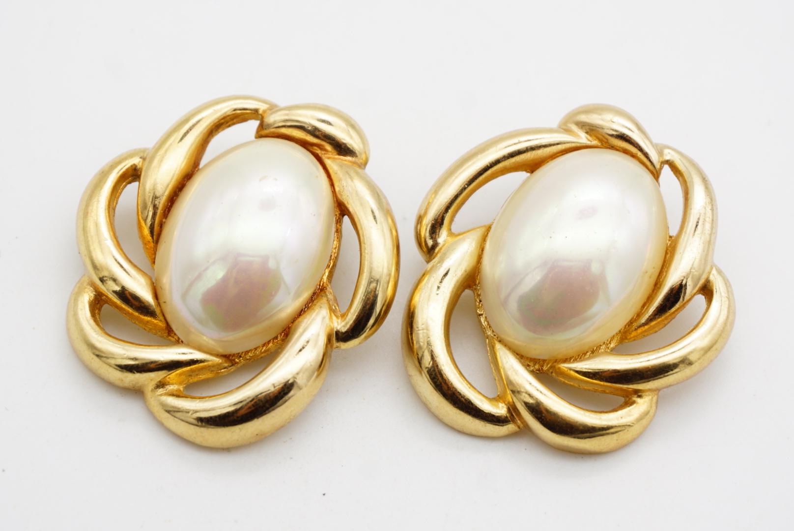 Christian Dior 1970s Vintage Massive Riesige Ovale Weiße Perlen Blume Clip Ohrringe im Angebot 5