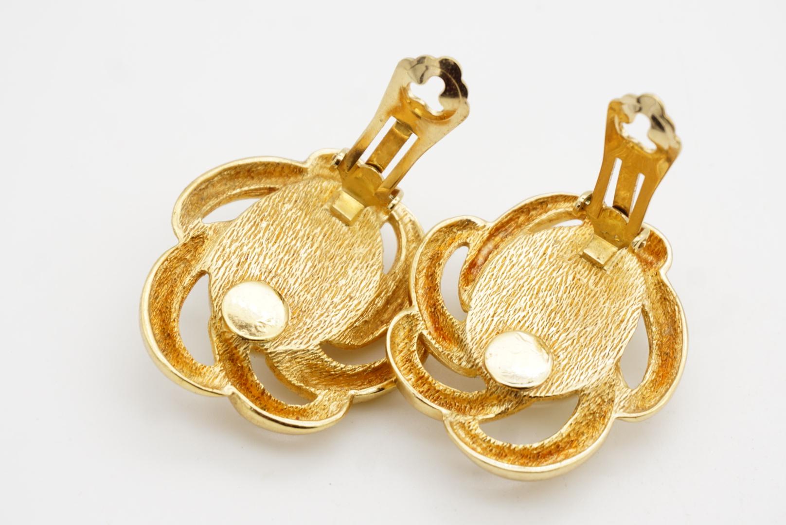Christian Dior 1970s Vintage Massive Riesige Ovale Weiße Perlen Blume Clip Ohrringe im Angebot 9