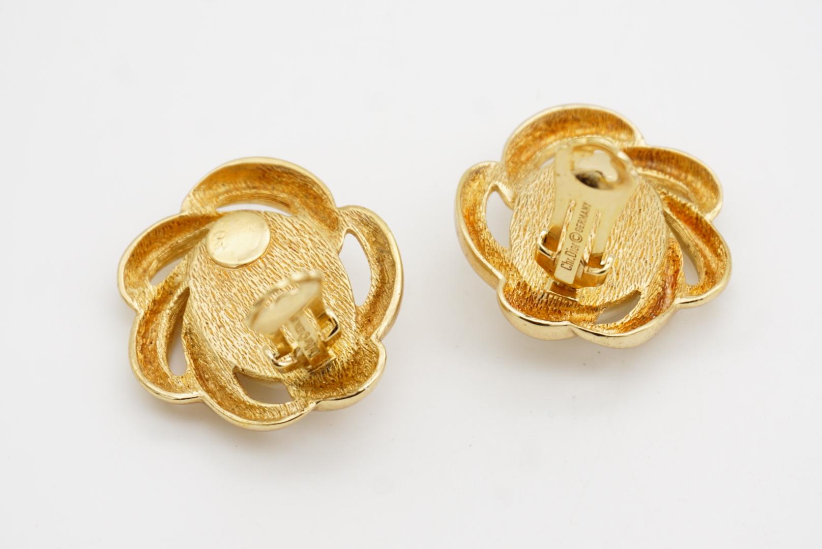 Christian Dior 1970s Vintage Massive Riesige Ovale Weiße Perlen Blume Clip Ohrringe im Angebot 10