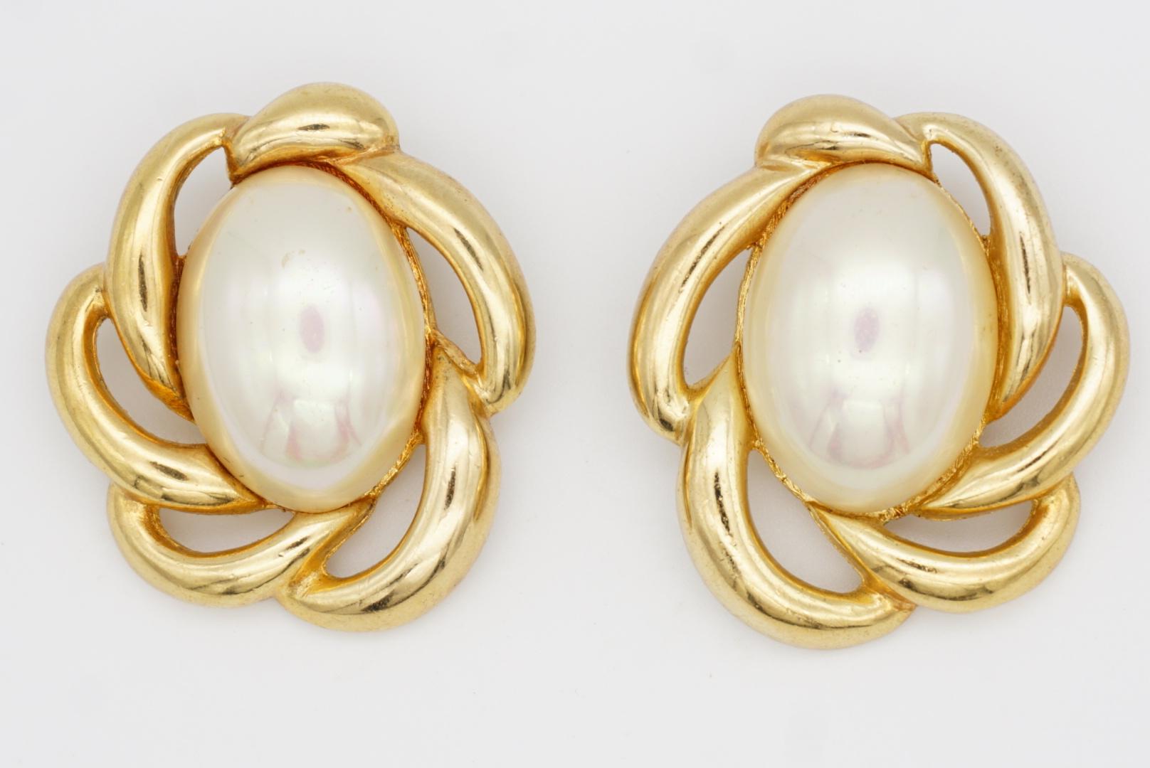 Christian Dior 1970s Vintage Massive Riesige Ovale Weiße Perlen Blume Clip Ohrringe im Angebot 4