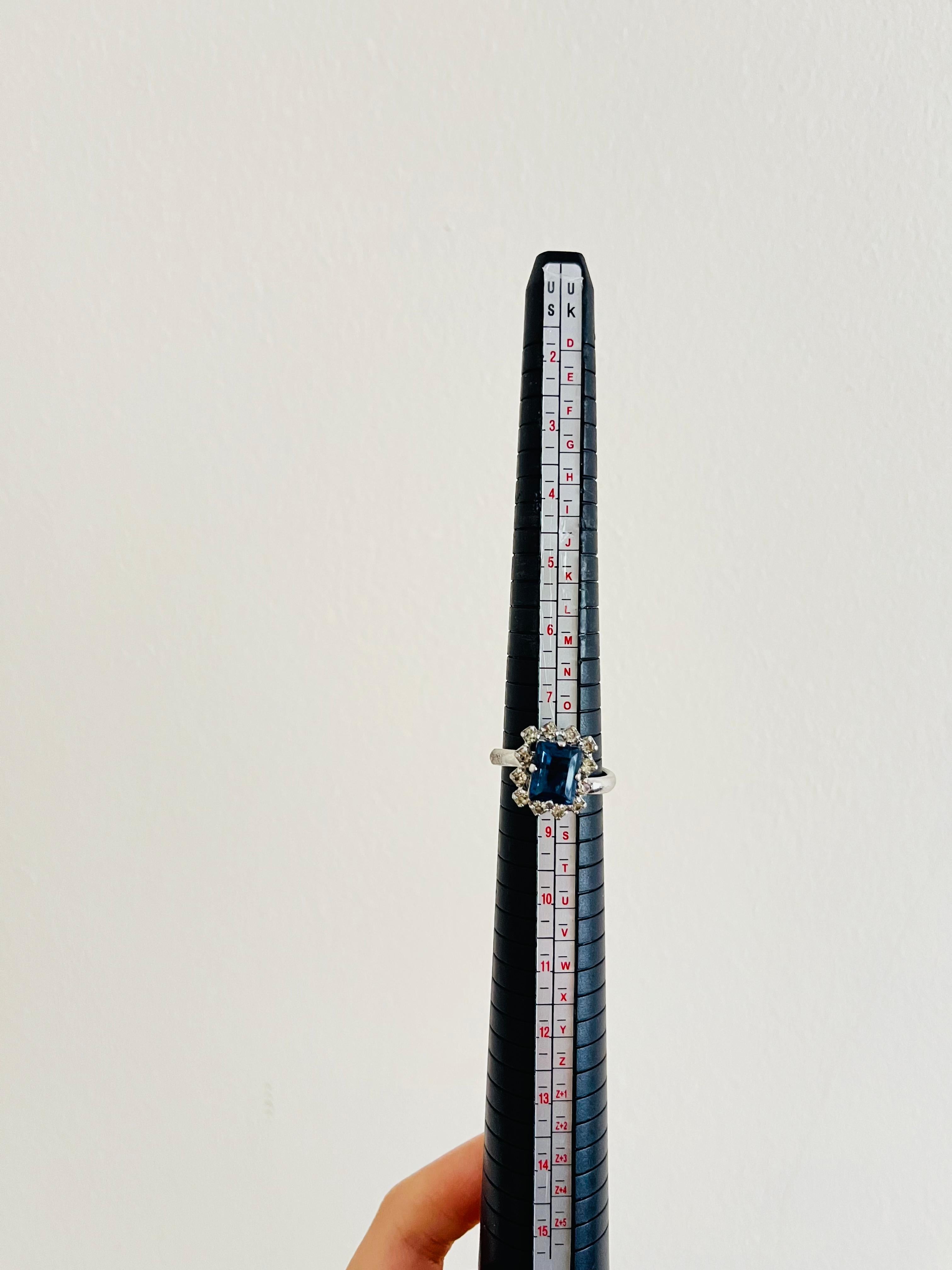 Christian Dior 1970s Vintage Anillo Halo Rectángulo Cristales Azul Aguamarina, US 8 Plata en venta 7