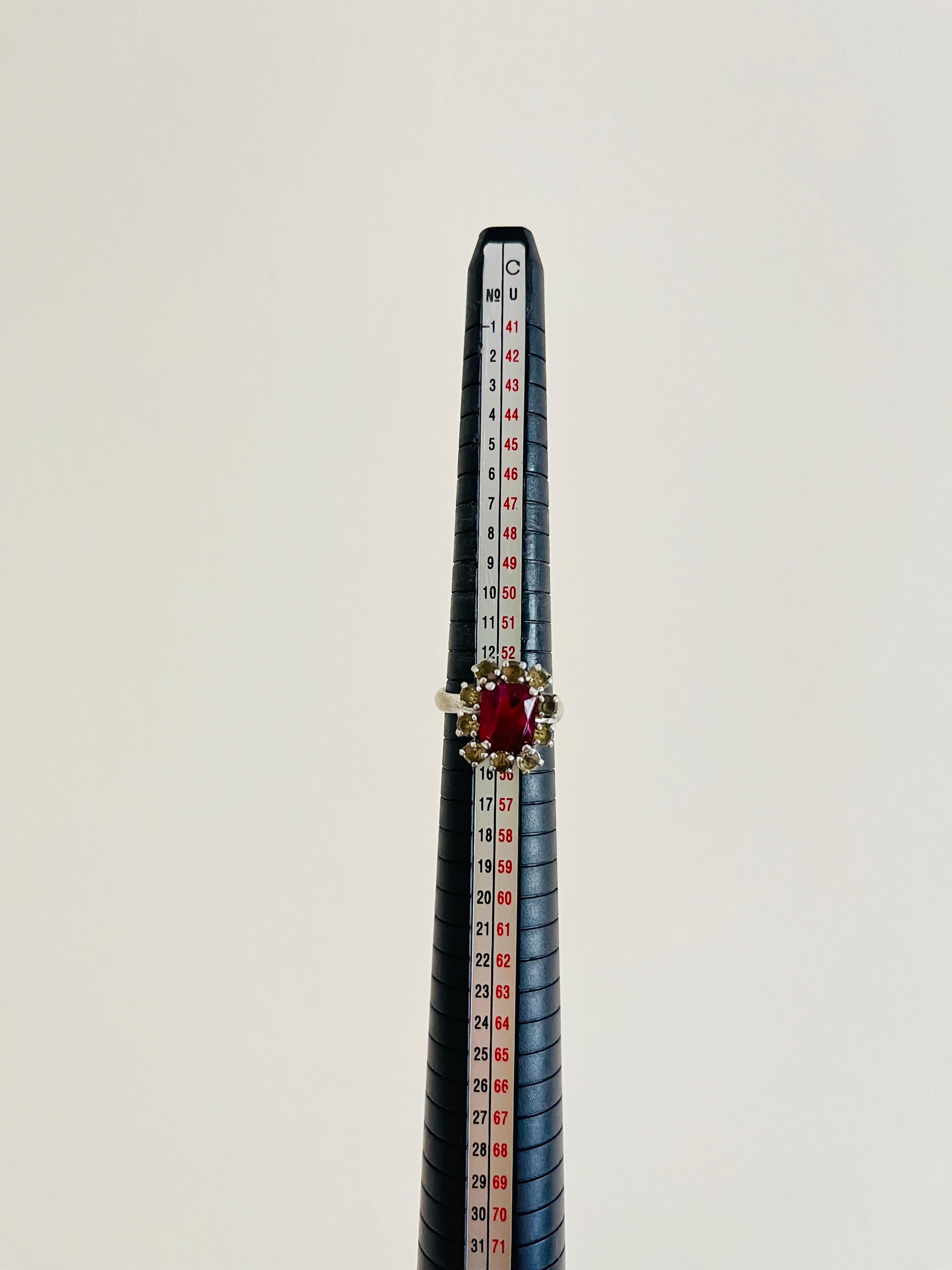Christian Dior 1970 Vintage Rettangolo Rosso Rubino Cristalli Halo Anello in Argento, US 7 in vendita 7