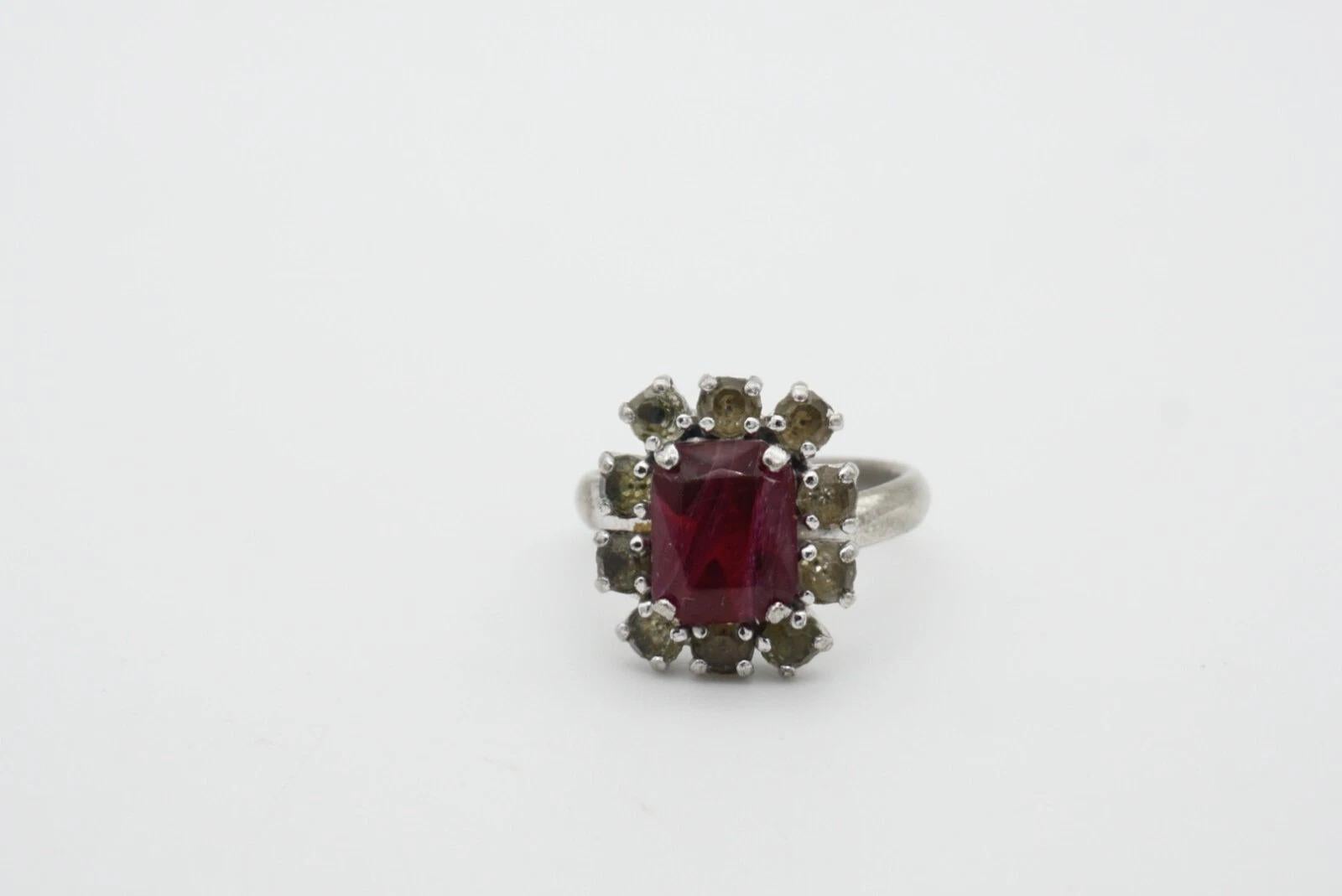 Christian Dior 1970 Vintage Rettangolo Rosso Rubino Cristalli Halo Anello in Argento, US 7 in vendita 9