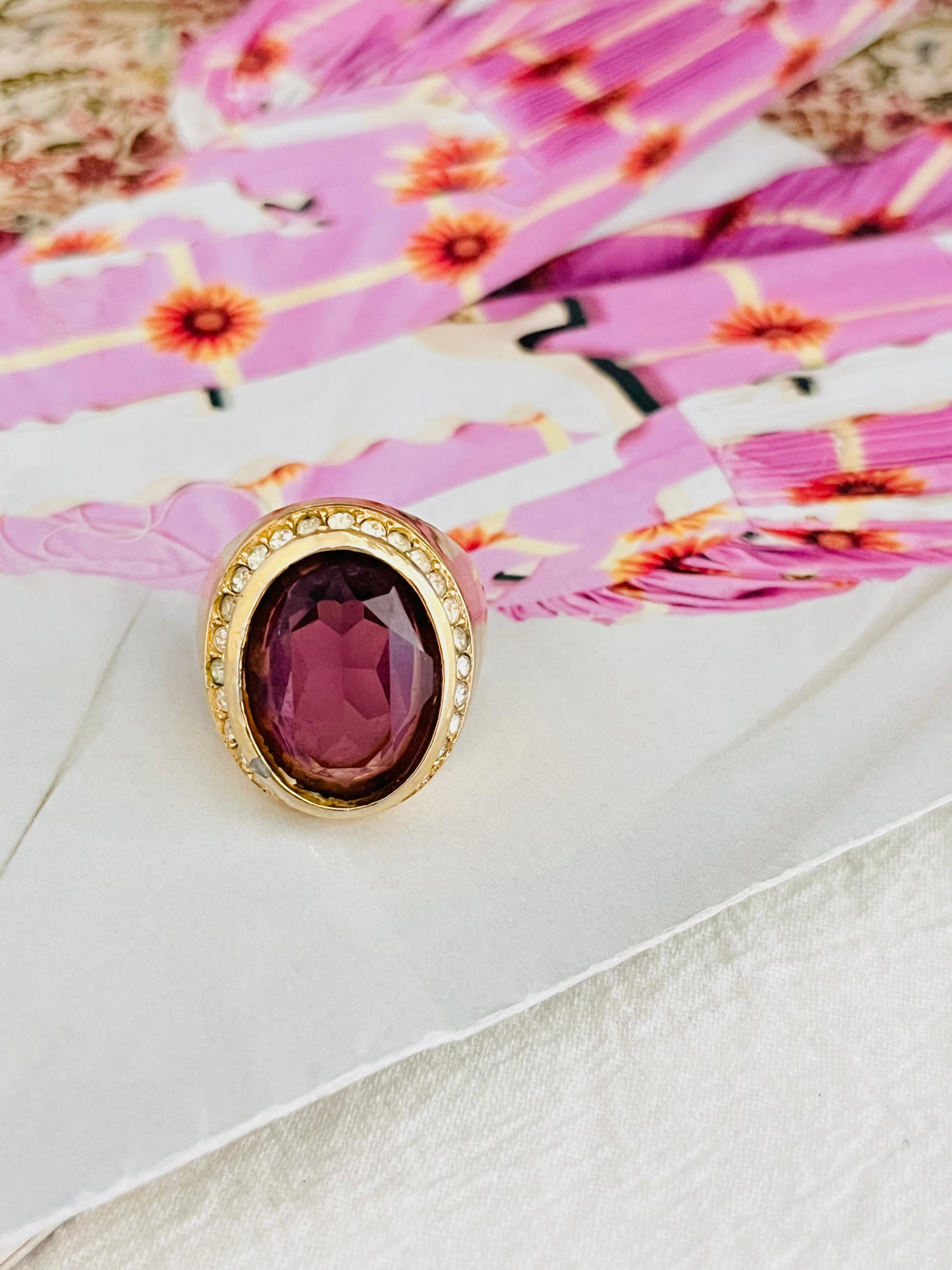 Christian Dior Vintage 1980s Oval Amethyst Purple Crystals Halo Cocktail Statement Chunky Ring, US 7, Gold Tone

Good condition. Some scratches and colour loss. 100% Genuine.

Very beautiful ring. Very rare to find. Signed at the rear. Vintage.

UK