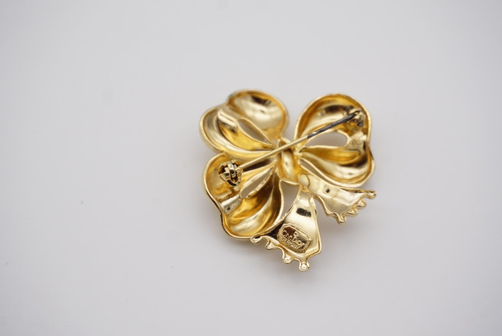 Christian Dior 1970s Vintage Ribbon Present Gift Knot Bow Heart Love Gold Brooch For Sale 3