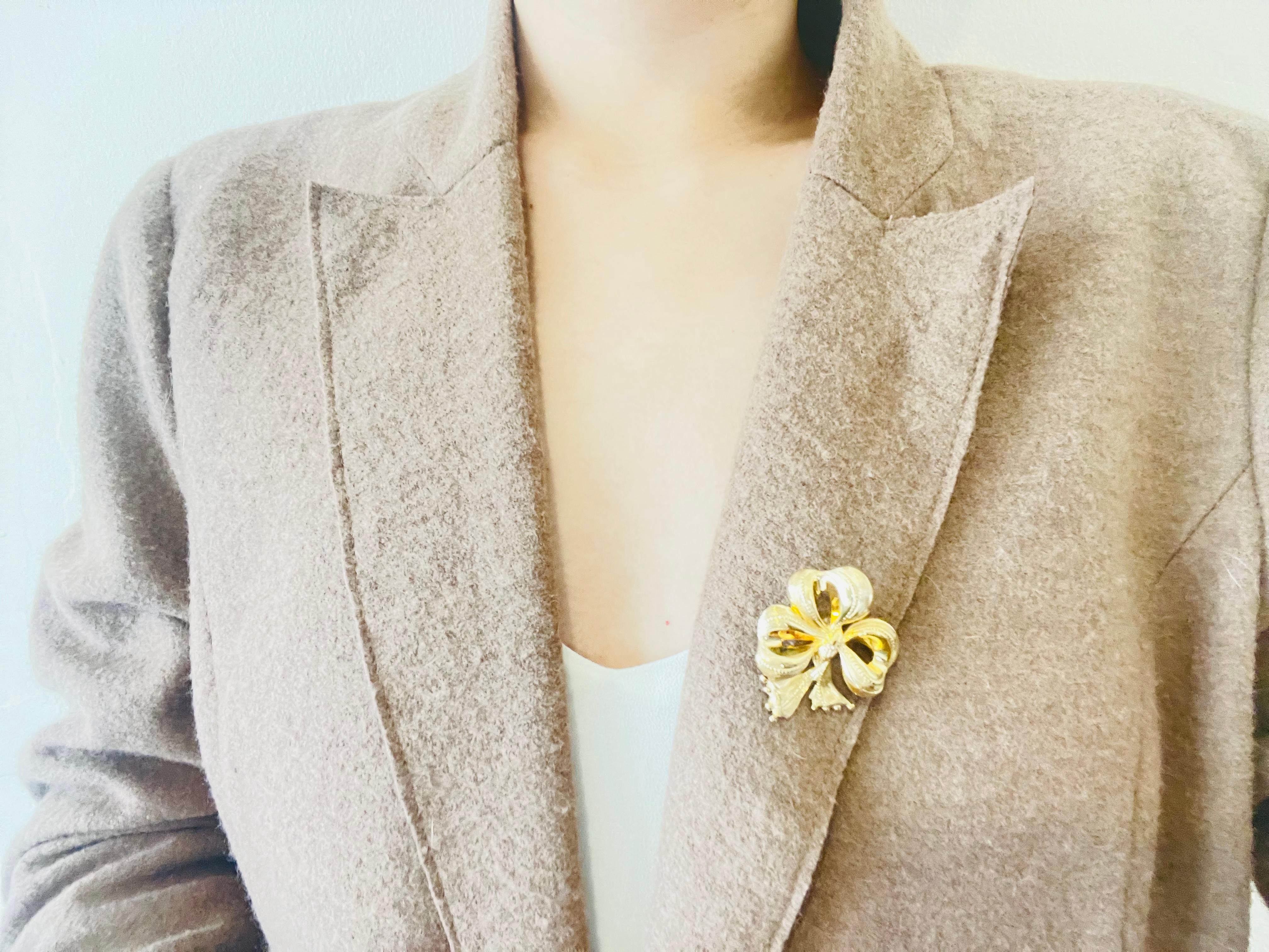 Women's or Men's Christian Dior 1970s Vintage Ribbon Present Gift Knot Bow Heart Love Gold Brooch