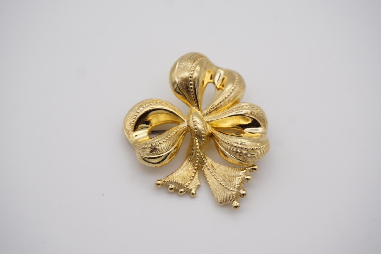 Christian Dior 1970s Vintage Ribbon Present Gift Knot Bow Heart Love Gold Brooch 2