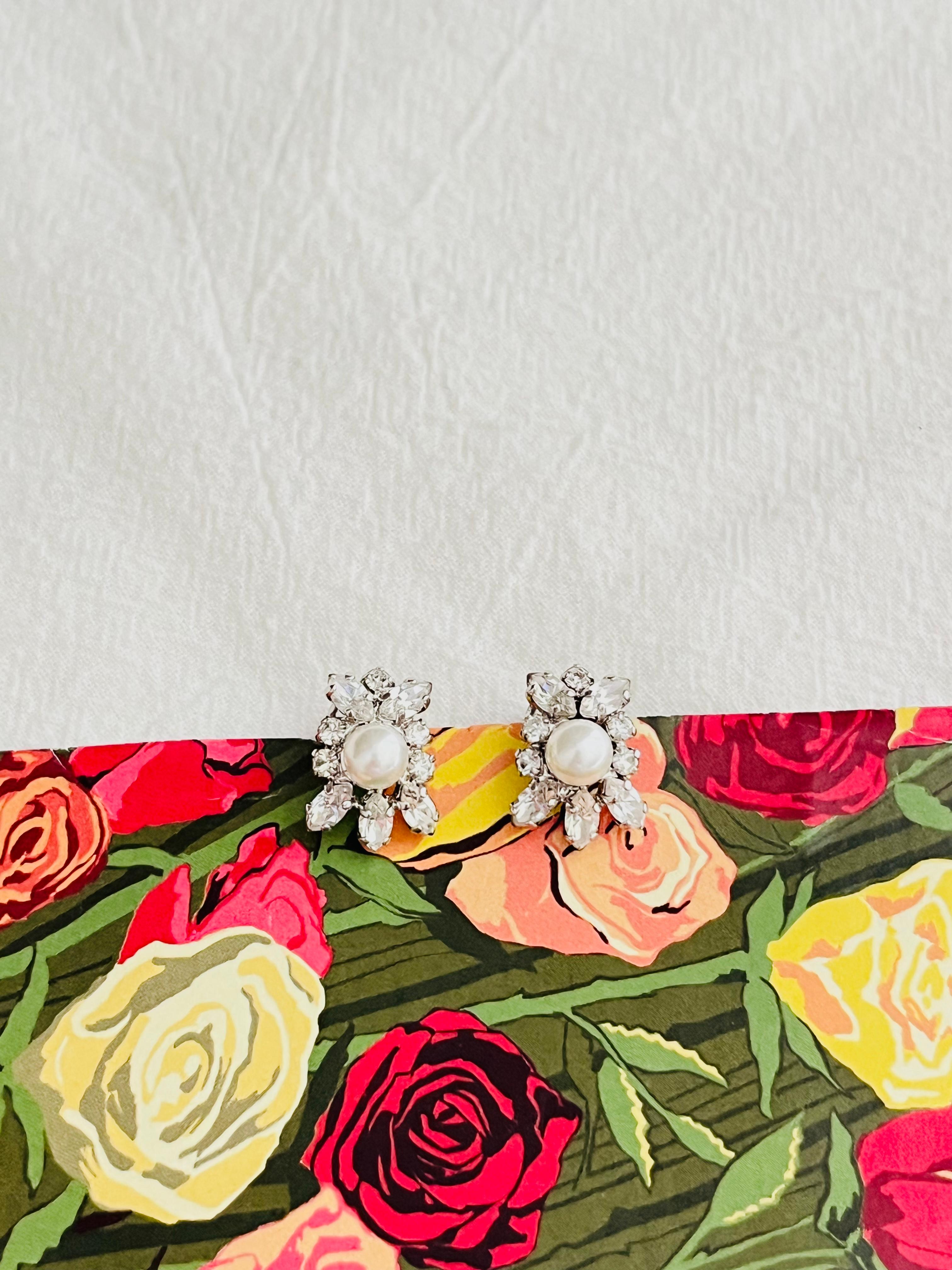 Christian Dior 1970s Vintage Sparkling Crystal White Pearl Flower Clip Earrings In Excellent Condition For Sale In Wokingham, England