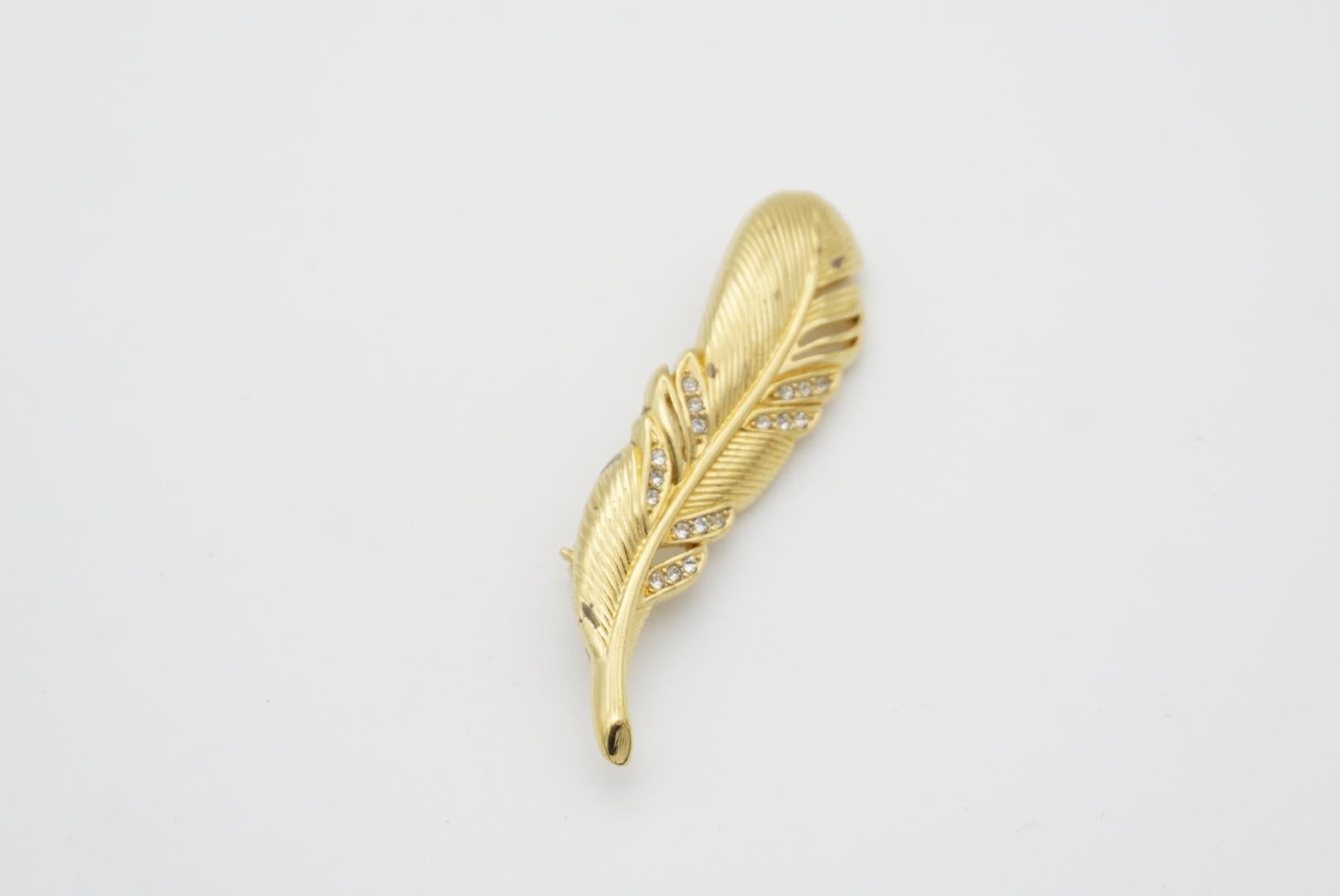 Christian Dior 1970s Vintage Textured Long Feather Leaf Crystals Openwork Brooch For Sale 1