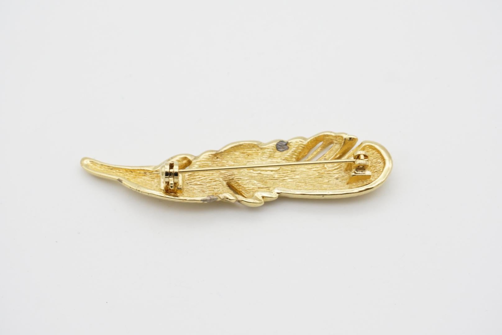Christian Dior 1970s Vintage Textured Long Feather Leaf Crystals Openwork Brooch For Sale 4