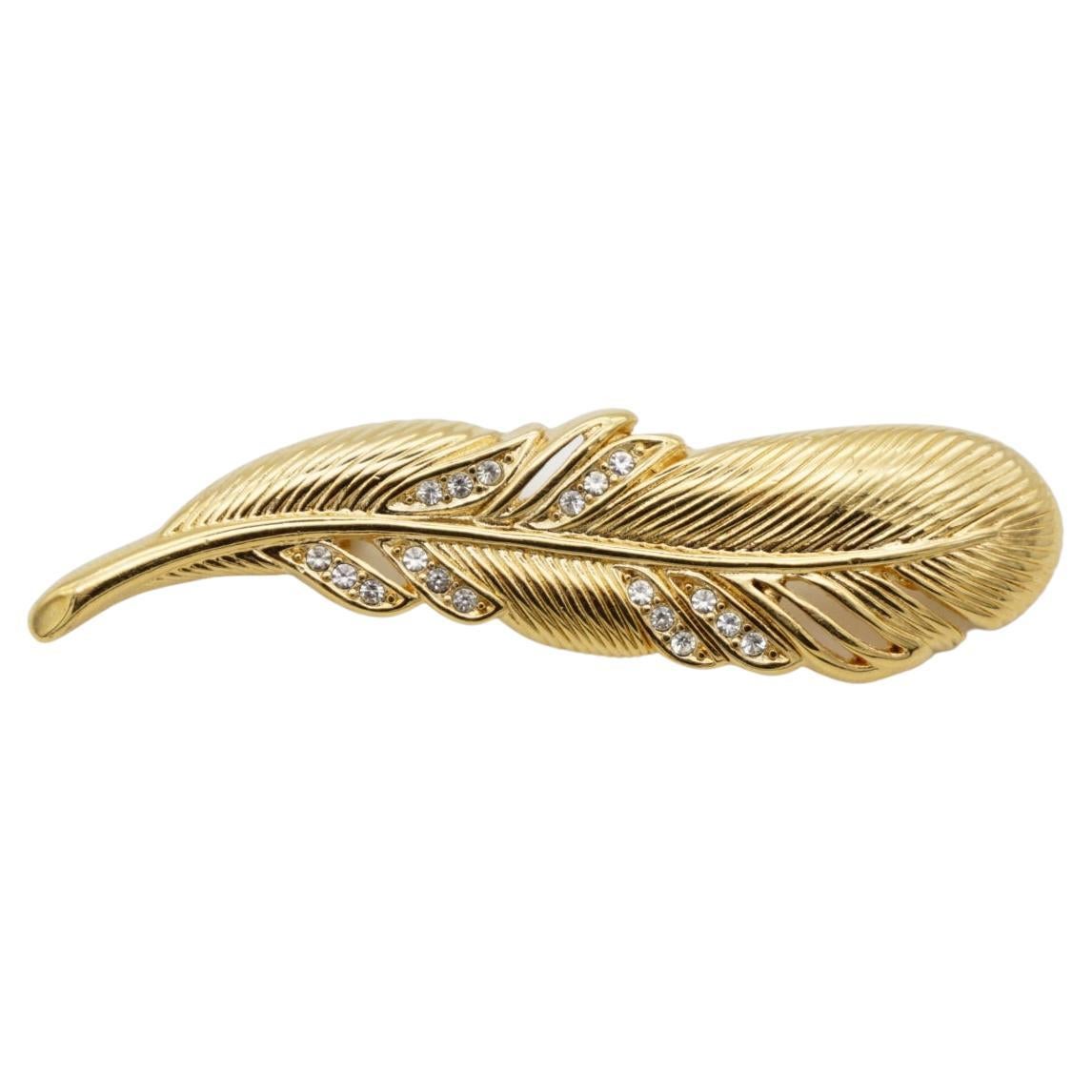Christian Dior 1970s Vintage Vivid Openwork Feather Leaf Crystals Brooch, Gold Tone

Very excellent condition. Very new. 100% genuine. 

A unique piece. This is gold plated stylised brooch. Safety-catch pin closure. 

Size: 6.0 cm x 1.5 cm.

Weight: