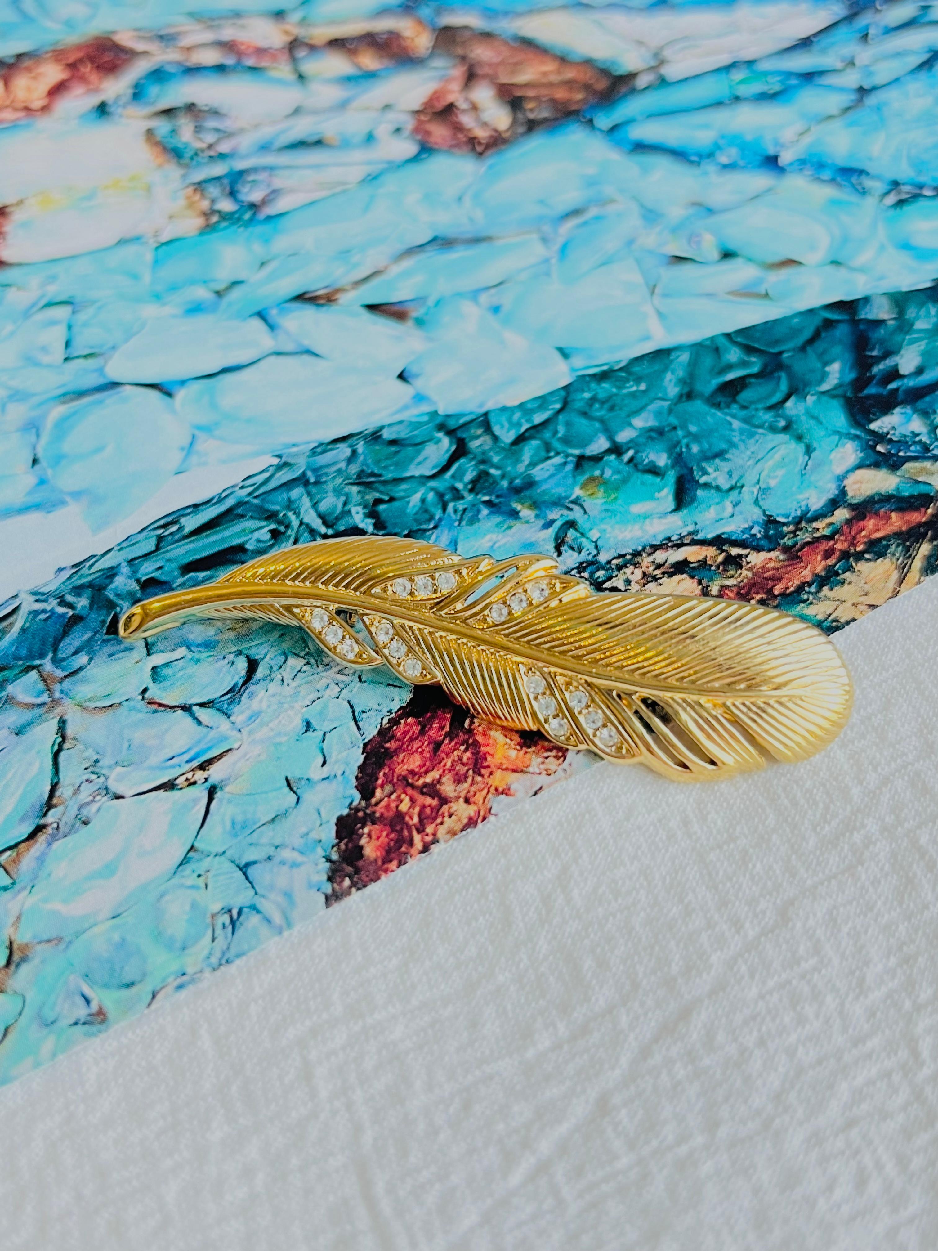 Artist Christian Dior 1970s Vintage Vivid Openwork Feather Leaf Crystals Gold Brooch