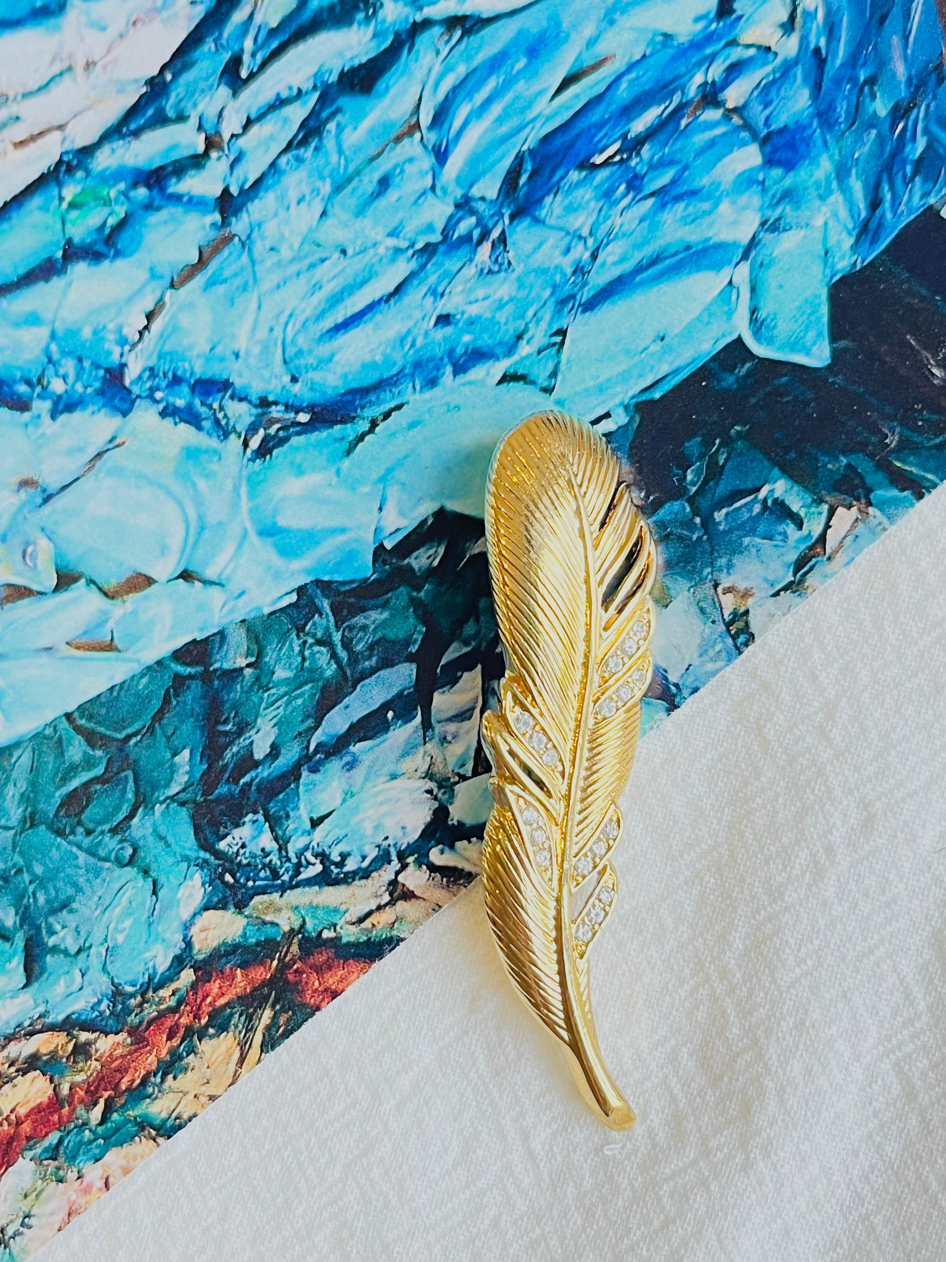 Women's or Men's Christian Dior 1970s Vintage Vivid Openwork Feather Leaf Crystals Gold Brooch