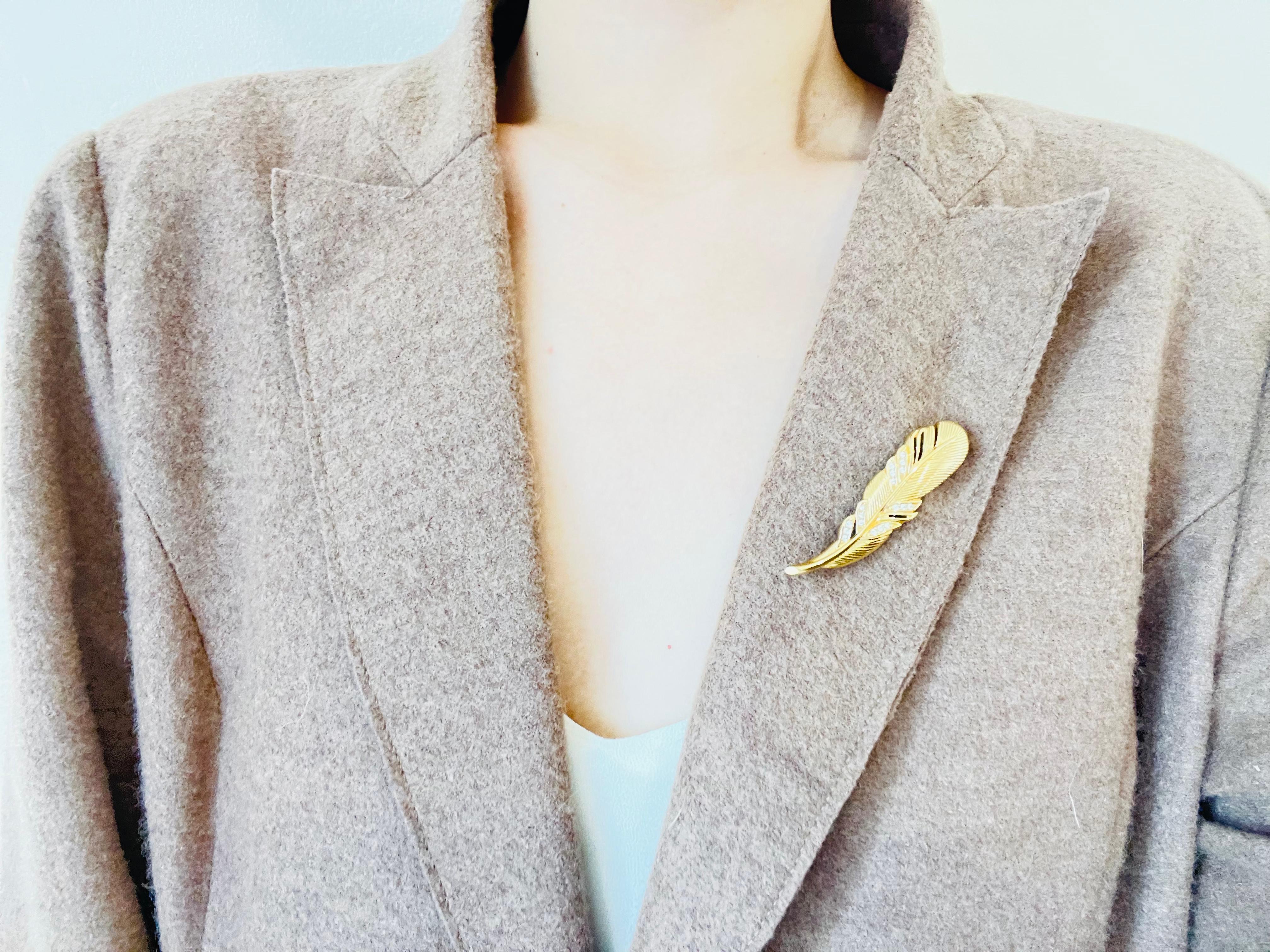 Christian Dior 1970s Vintage Vivid Openwork Feather Leaf Crystals Gold Brooch 1