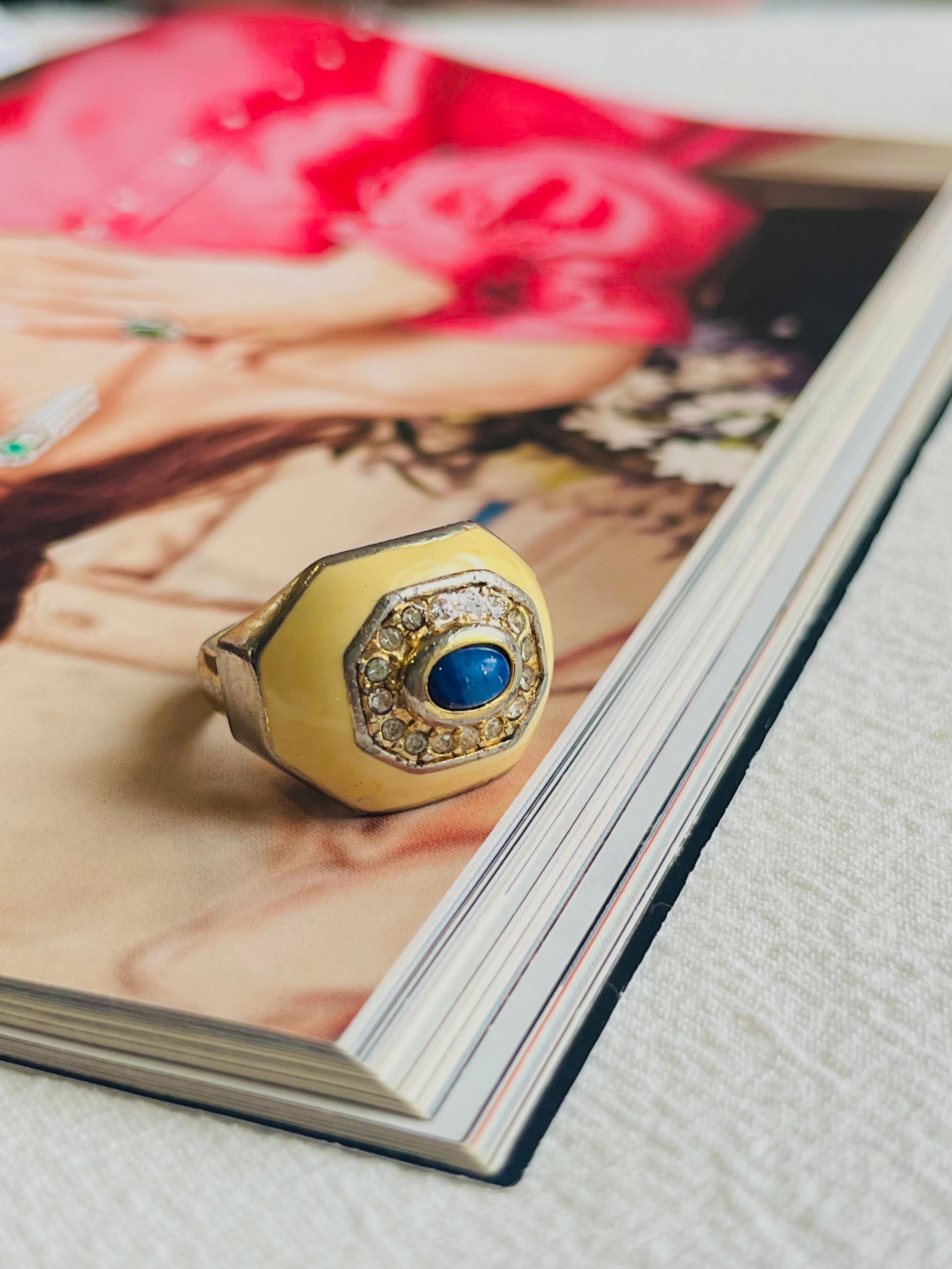Christian Dior 1970s Vintage Yellow Navy Oval Cabochon Octagon Crystals Ring, 7 In Good Condition For Sale In Wokingham, England