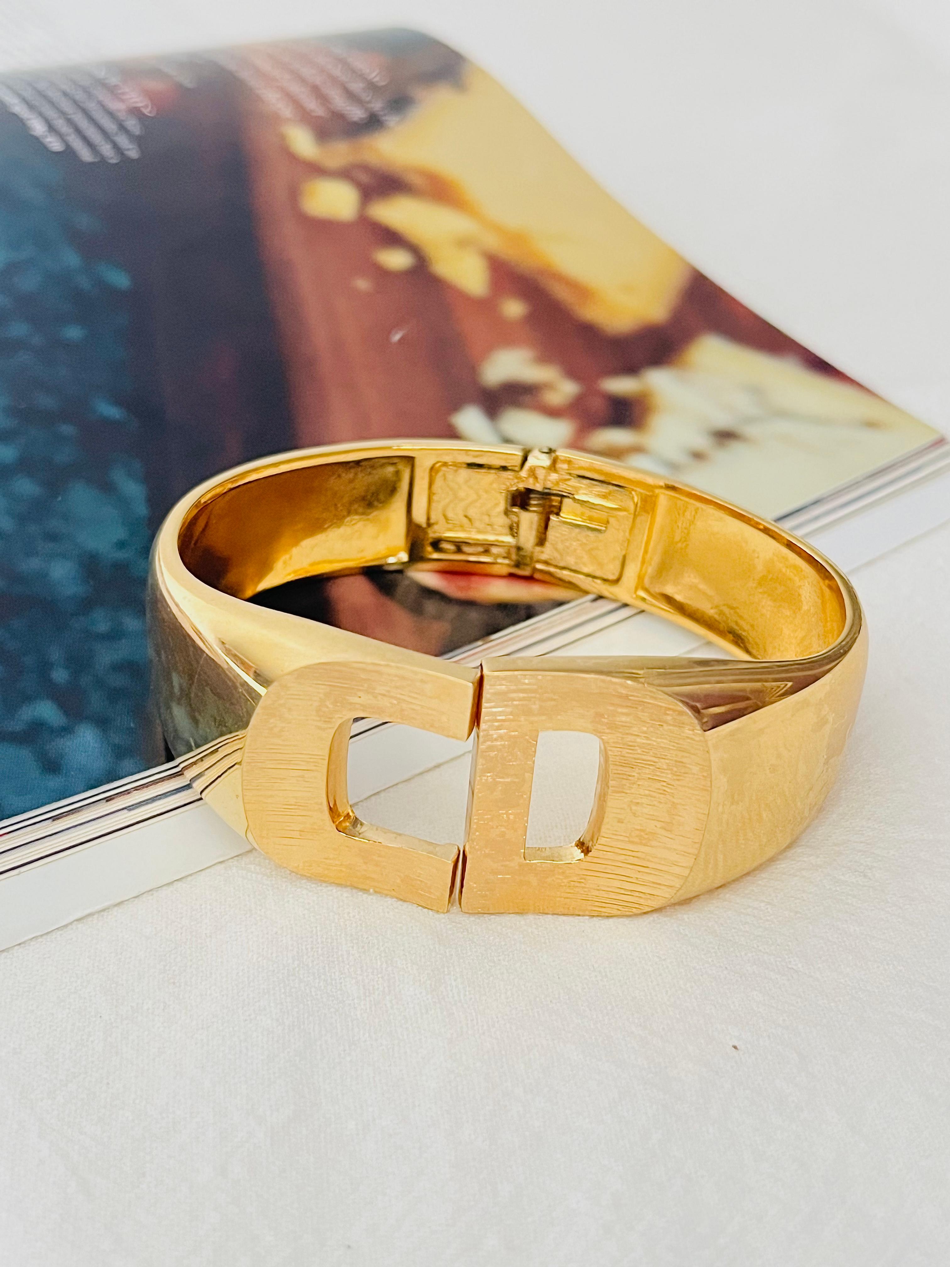 Christian Dior 1973 Logo CD Chunky Clamper Manschette Gold Cuff Pulsera brazalete Art Decó en venta