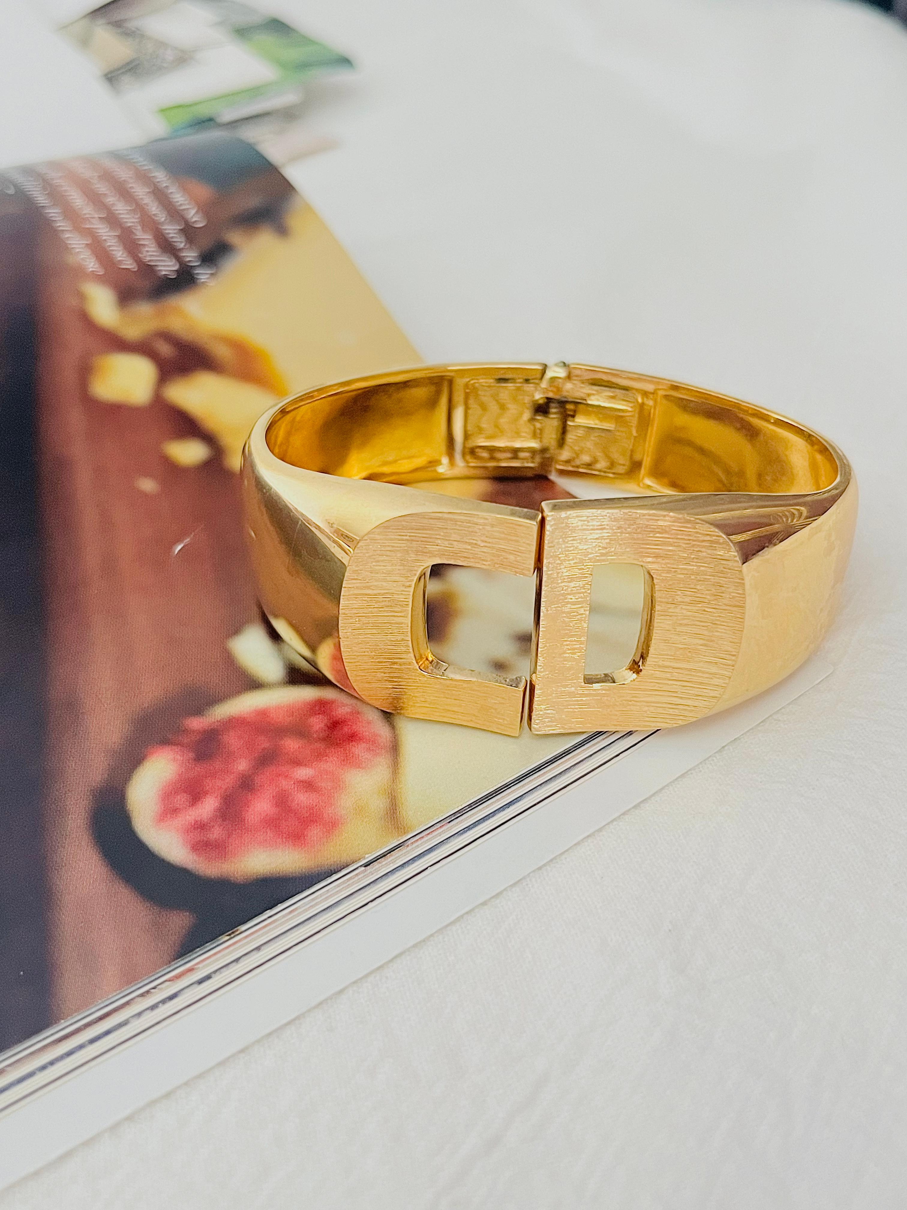 Christian Dior 1973 Logo CD Chunky Clamper Manschette Gold Cuff Pulsera brazalete en Bueno estado para la venta en Wokingham, England
