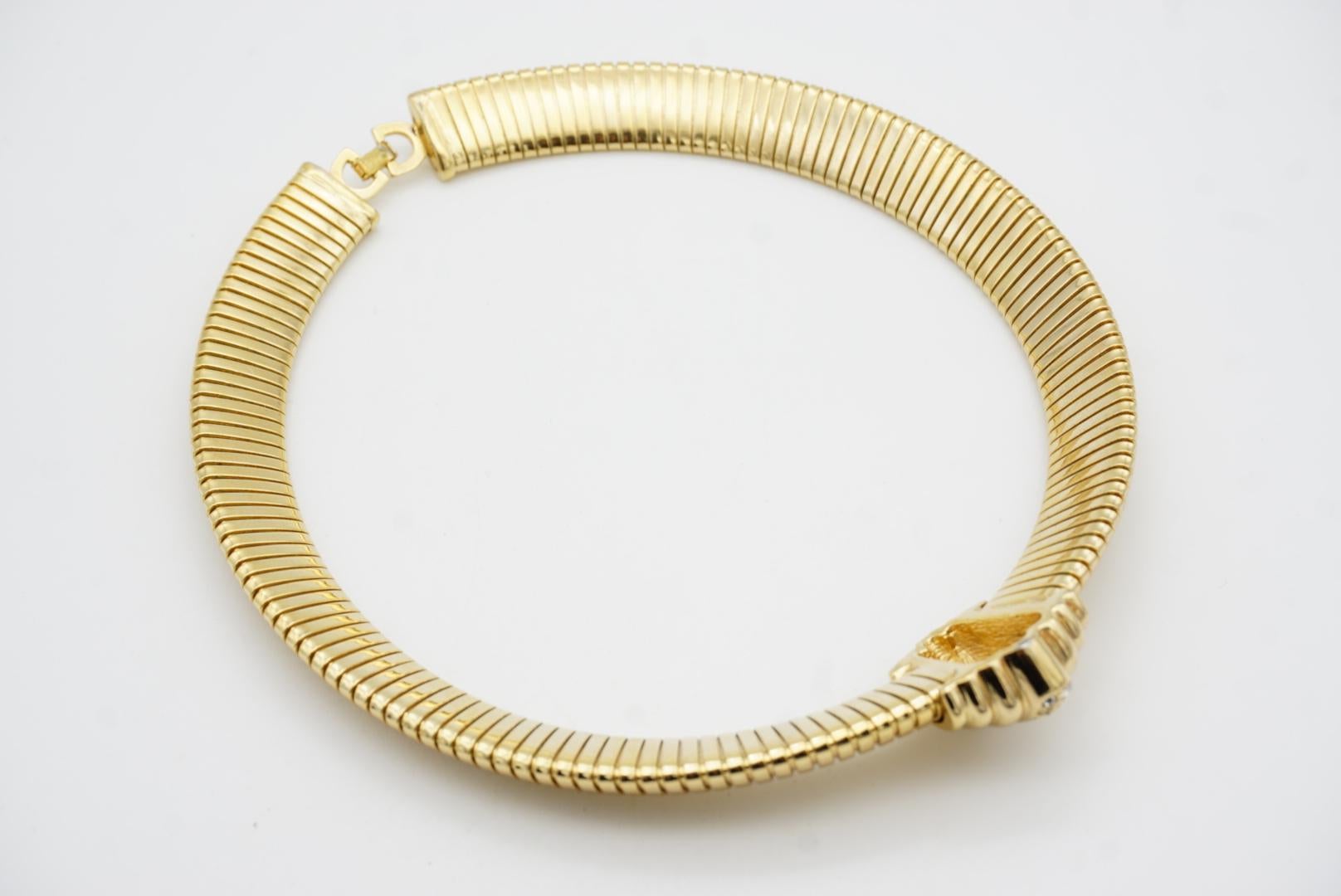 Christian Dior 1980 Vintage Extra Wide Crystals Ribbed Omega Chunky Necklace For Sale 10