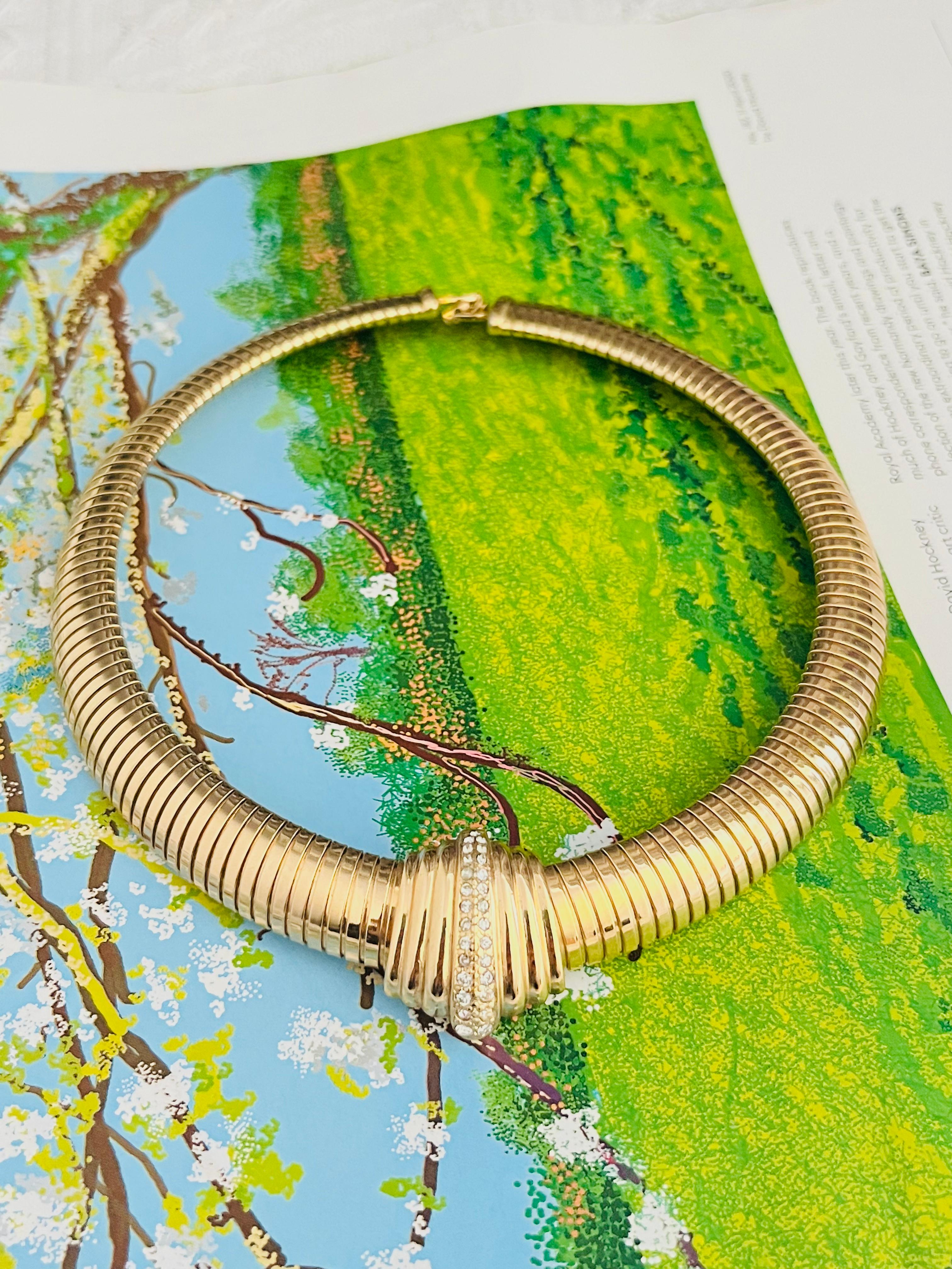 Christian Dior 1980 Vintage Extra Wide Crystals Ribbed Omega Chunky Necklace In Good Condition For Sale In Wokingham, England