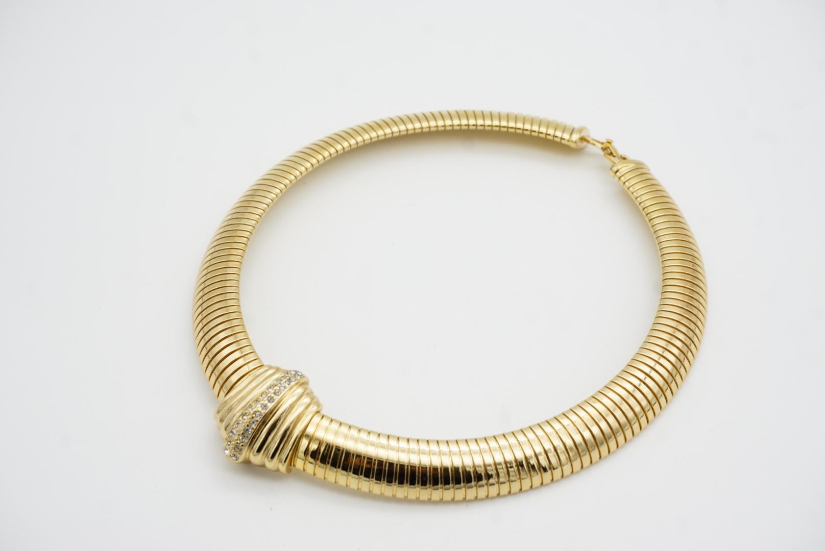 Christian Dior 1980 Vintage Extra Wide Crystals Ribbed Omega Chunky Necklace For Sale 4