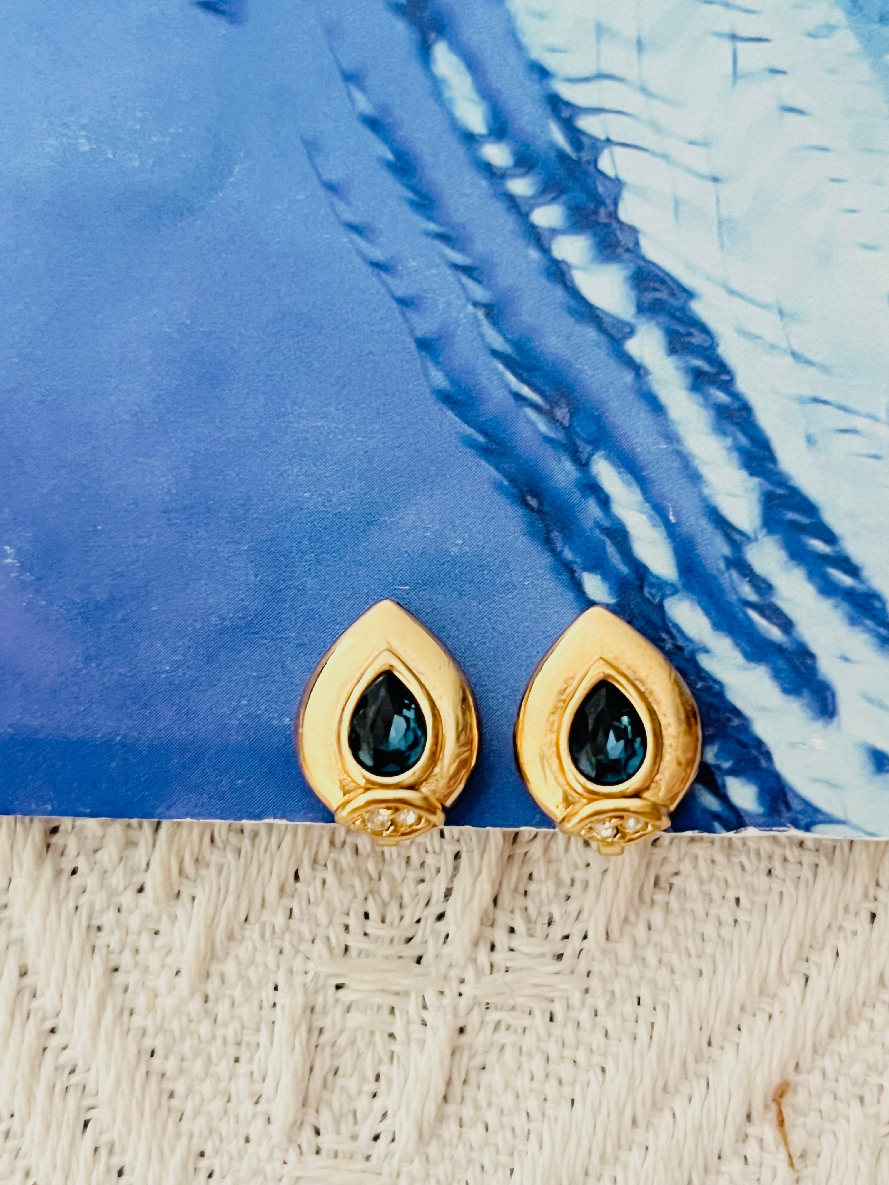 Christian Dior 1980s Vintage Sapphire Navy Blue Crystals Tear Water Drop Clip Earrings, Gold Tone

Very good condition. Light scratches or colour loss, barely noticeable. 100% Genuine. 

A very beautiful pair of earrings by Chr. DIOR, signed at the