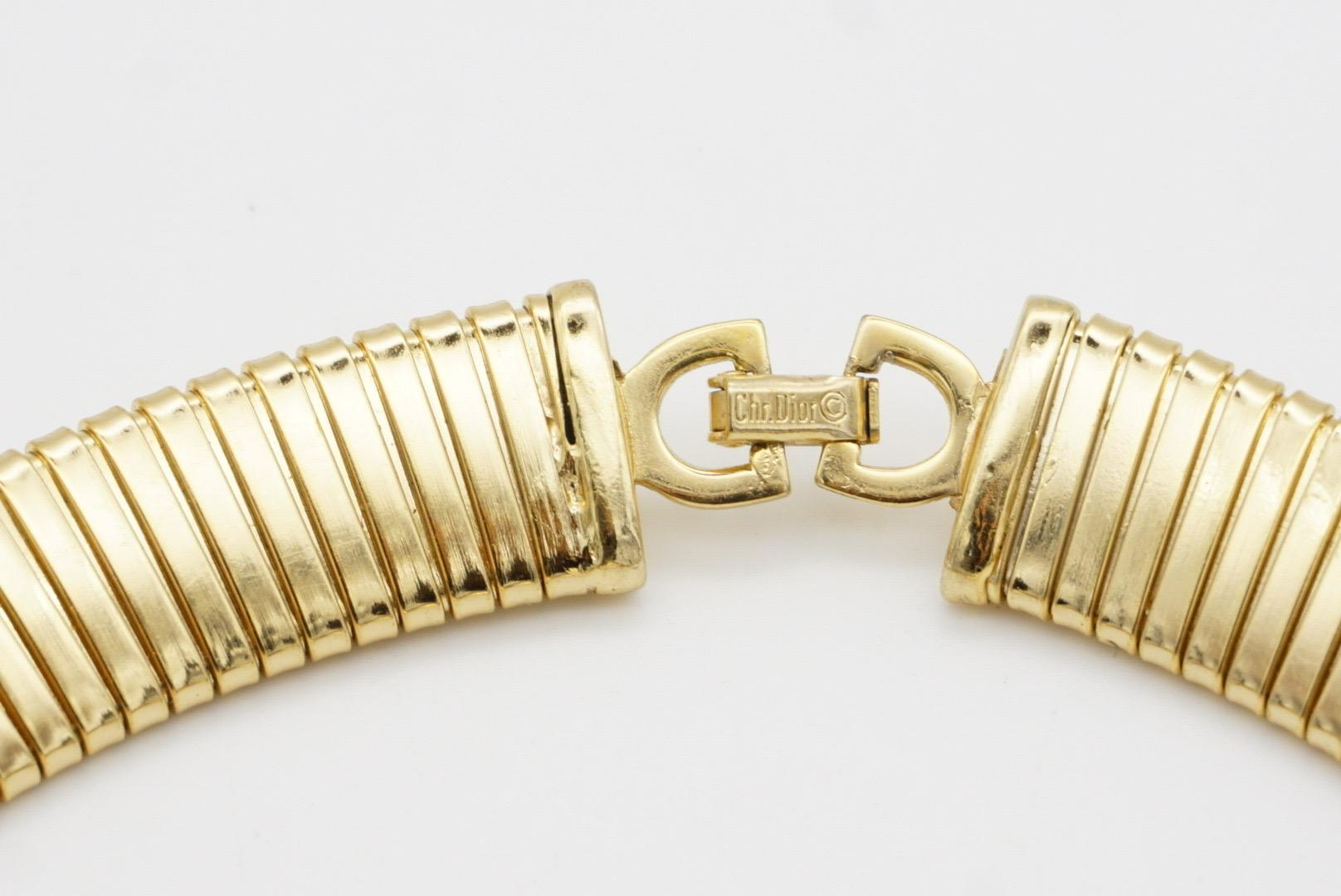 Christian Dior 1980 Vintage Shell Fan Crystal Wide Ribbed Omega Chunky Necklace en vente 9