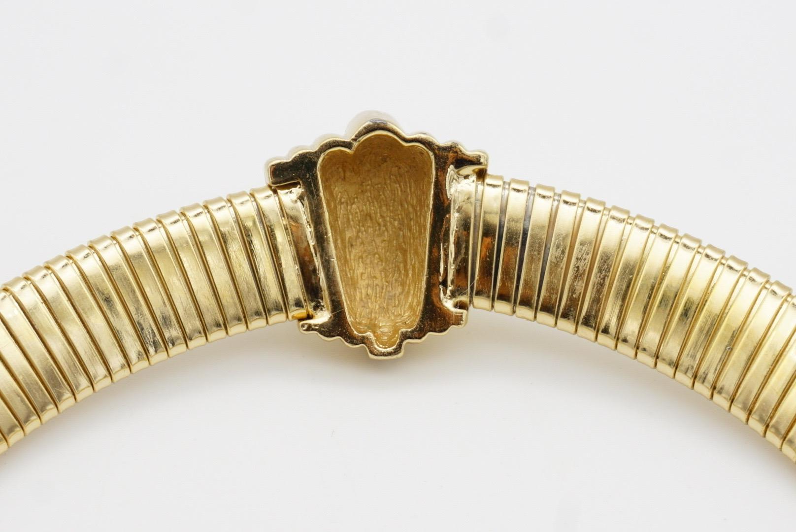 Christian Dior 1980 Vintage Shell Fan Crystal Wide Ribbed Omega Chunky Necklace en vente 10