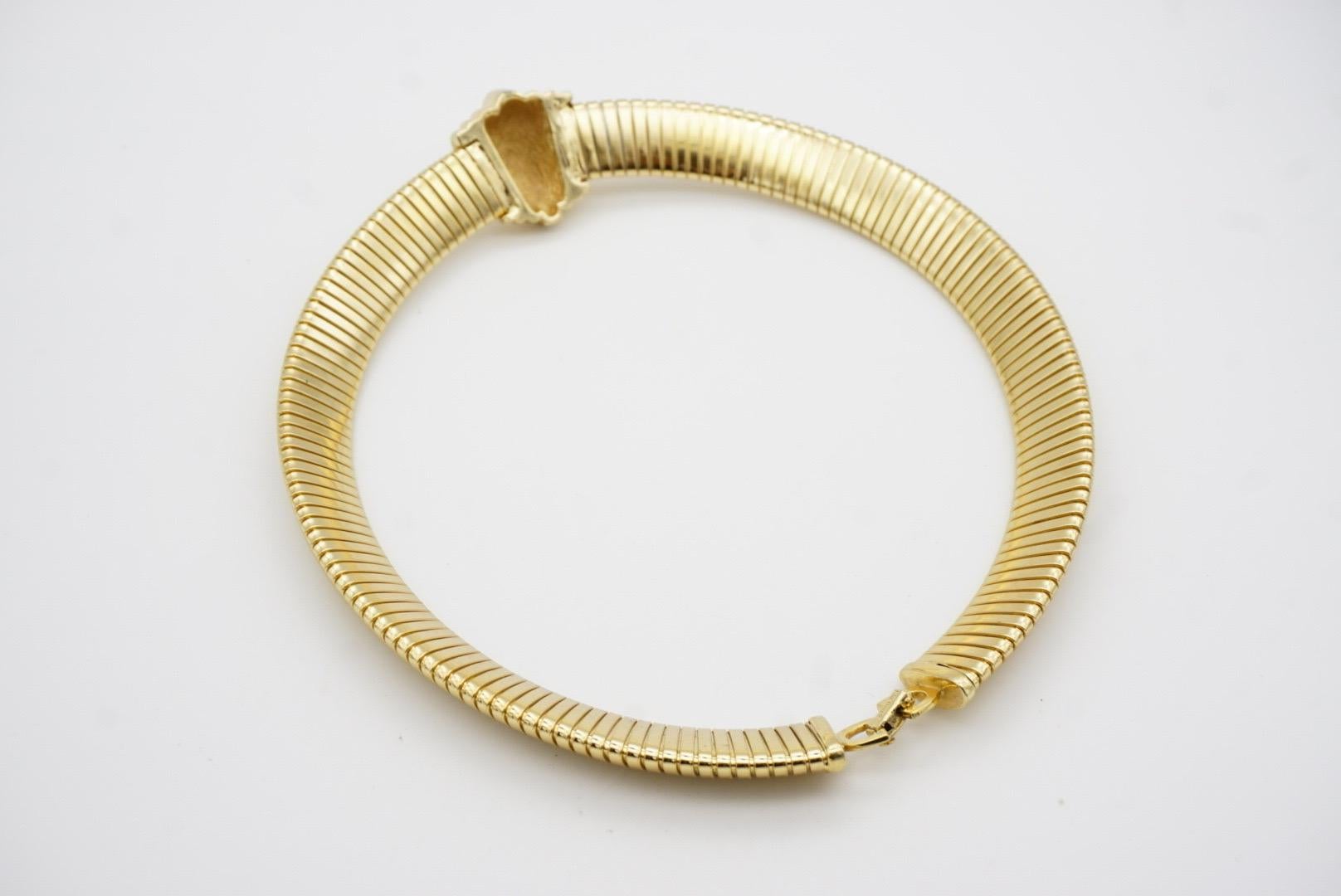 Christian Dior 1980 Vintage Shell Fan Crystal Wide Ribbed Omega Chunky Necklace en vente 11