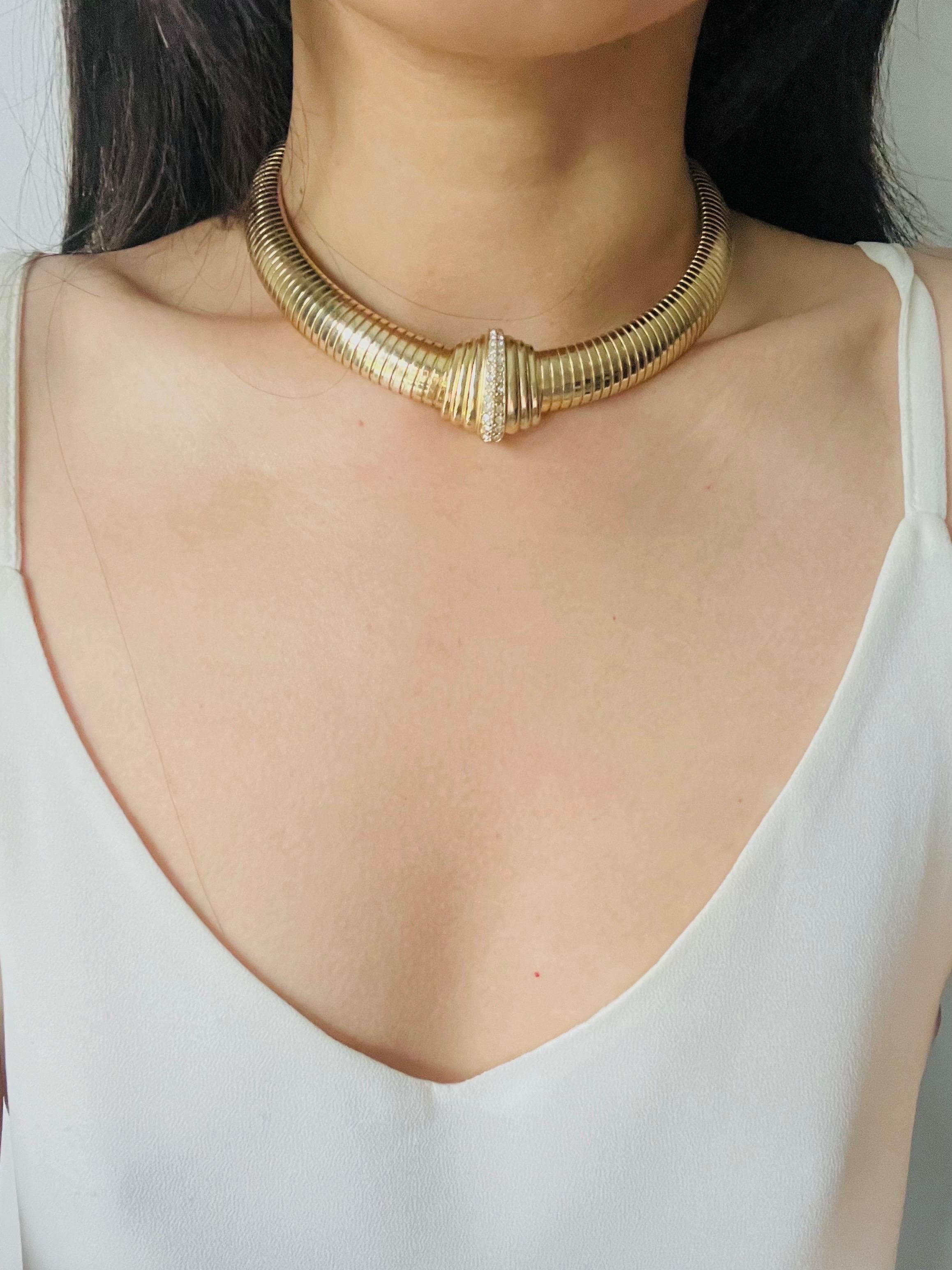 Christian Dior 1980 Vintage Shell Fan Crystal Wide Ribbed Omega Chunky Necklace en vente 2