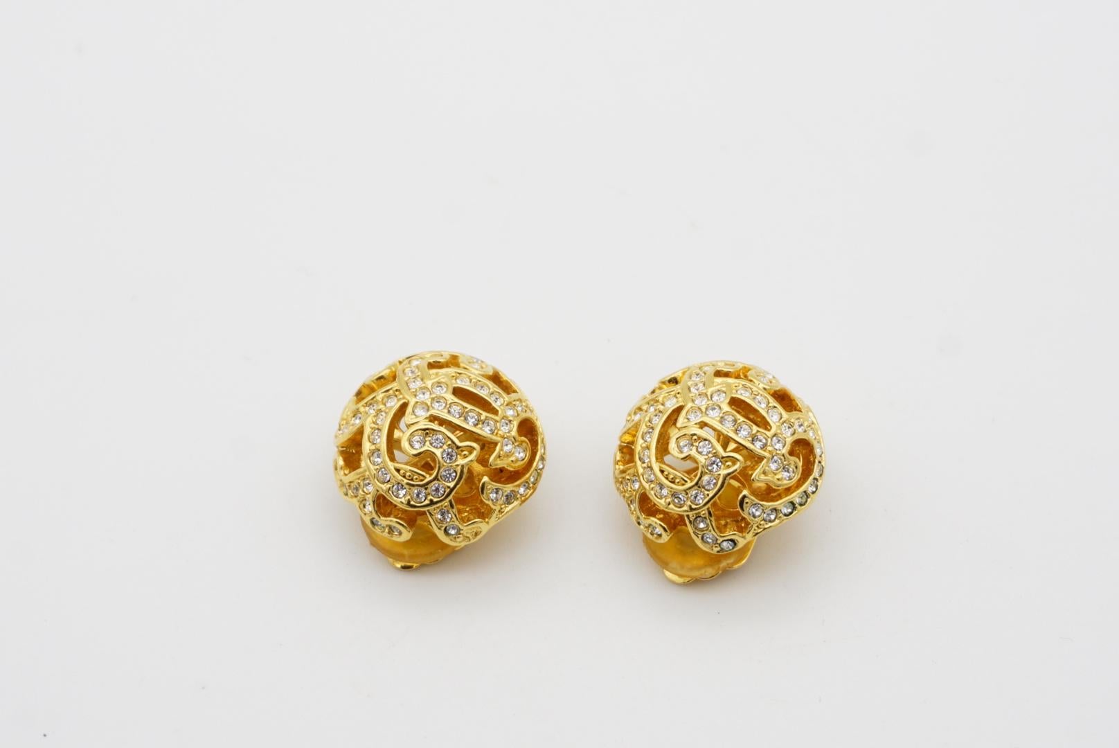 Christian Dior 1980, orecchini a clip a cerchio tondo barocco con cristalli traforati a cupola in vendita 2