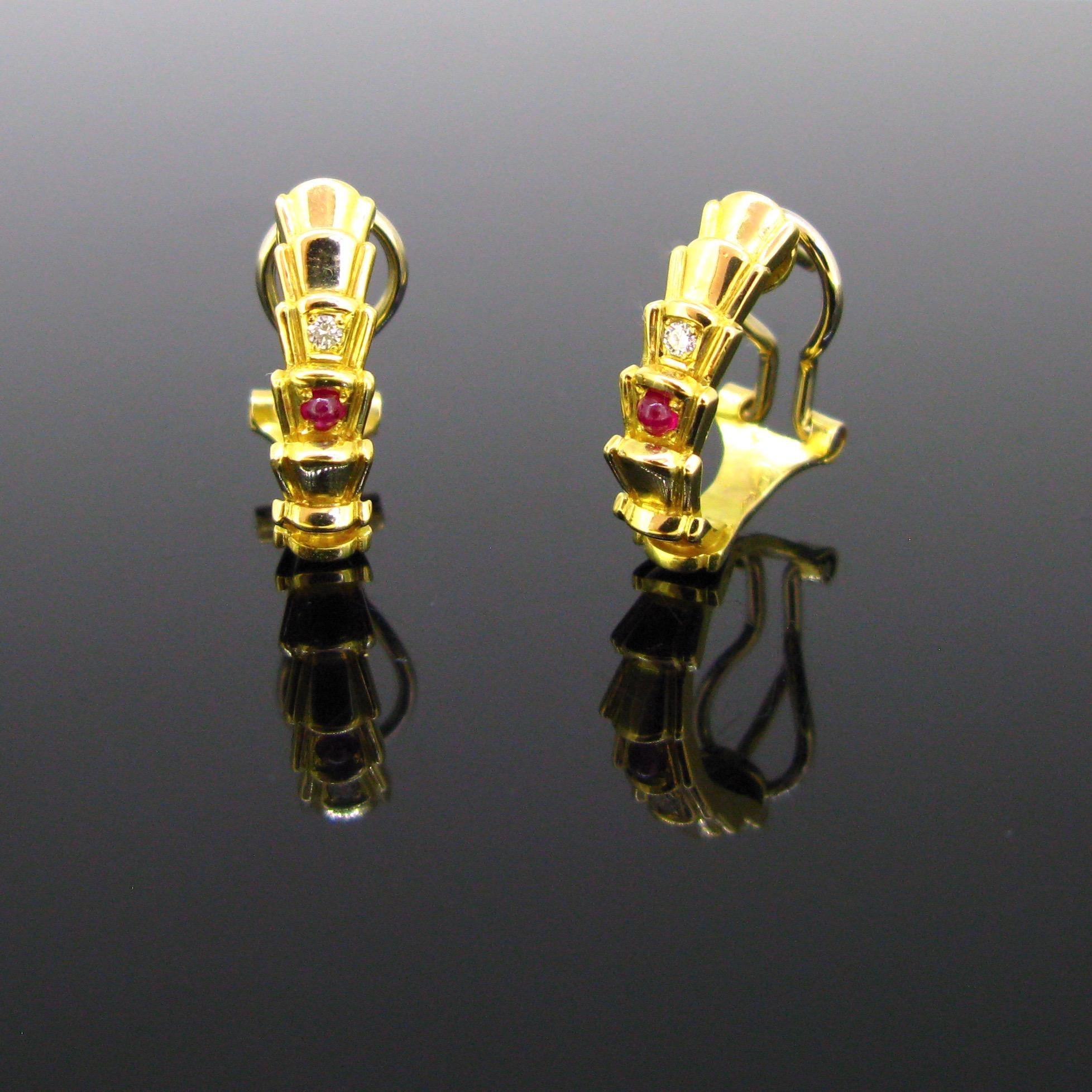 These lovely earrings from the Eighties have an nice geometric design. The earrings are in very good vintage condition. They are each set with a brilliant cut diamond and a cabochon ruby. They are signed Ch. Dior on the clip. They are very easy to