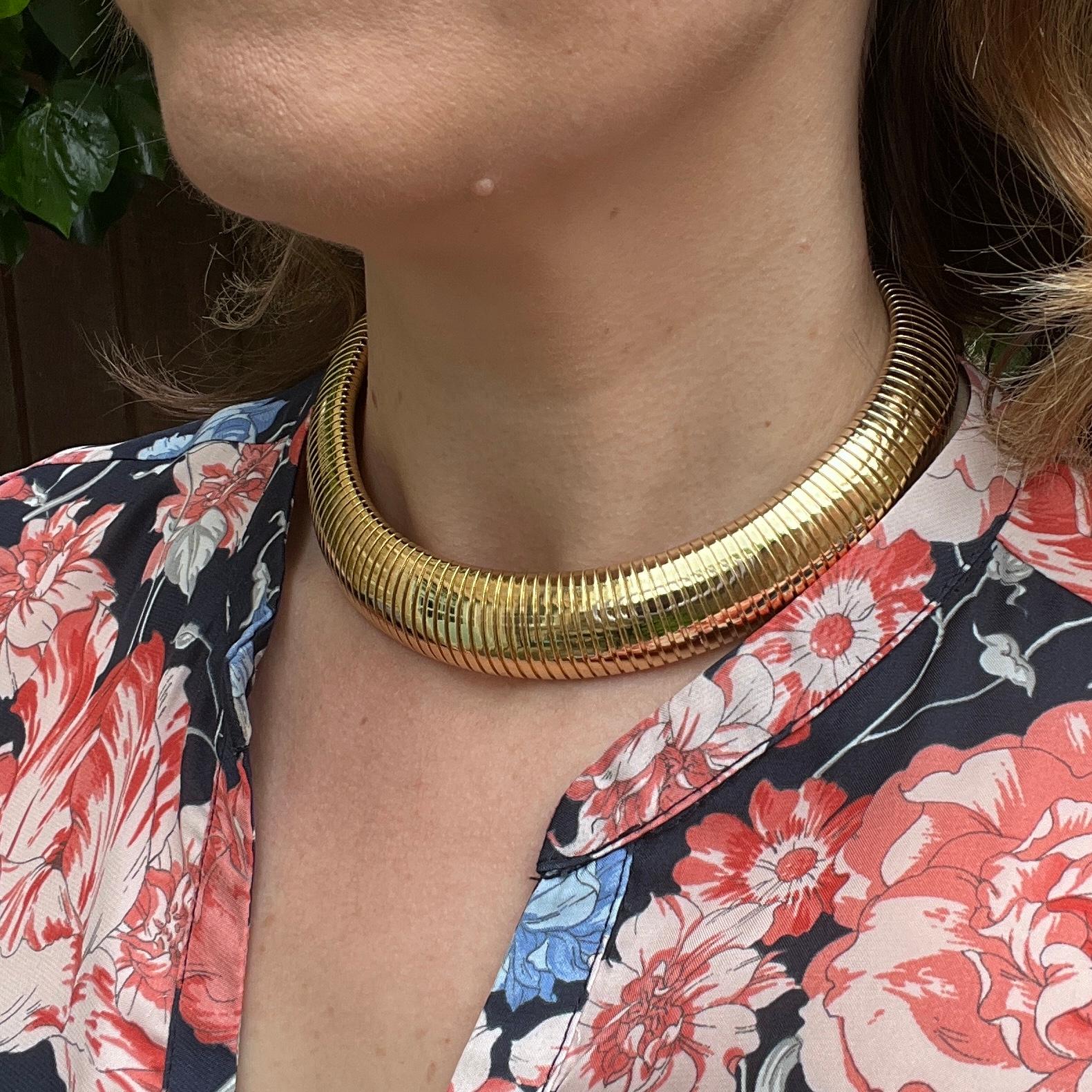 Christian Dior 1980s Gold Plate Vintage Gas Pipe Design Collar and Earrings In Excellent Condition For Sale In Skelmersdale, GB
