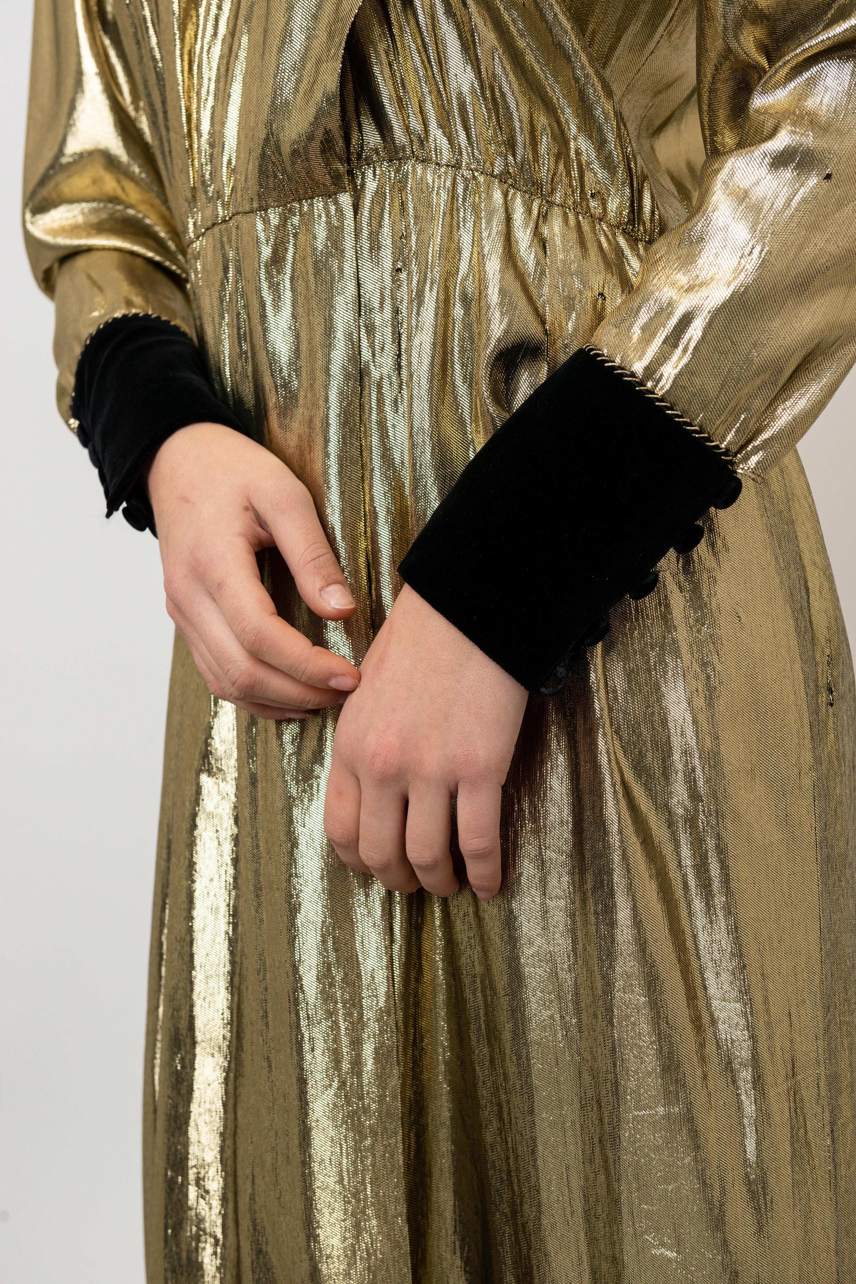Christian Dior 1980s Lamé Liquid Gold Robe à manches longues avec fente sur le devant en vente 6
